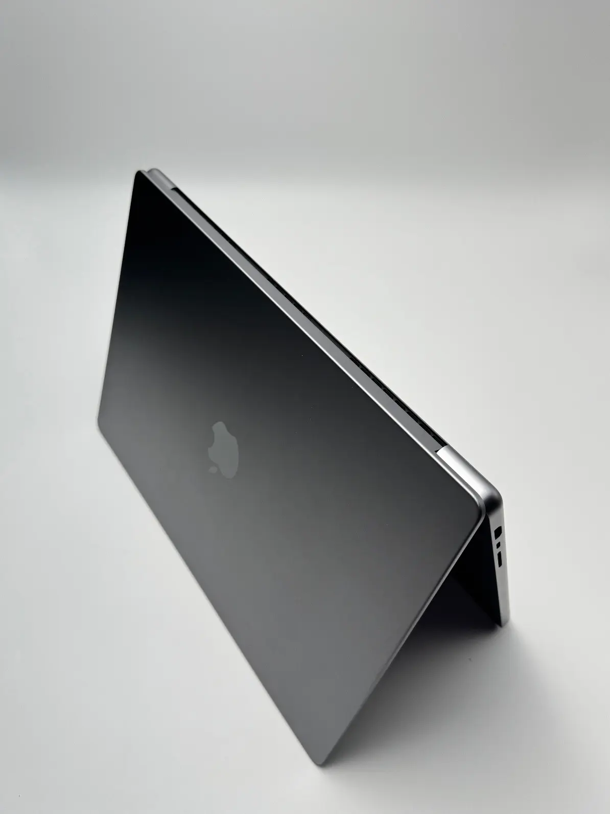 Apple MacBook Pro 16,2 Zoll | M1 Max | 2021 | 1 TB SSD | 32 GB RAM | Space Grau D&S Resell GbR