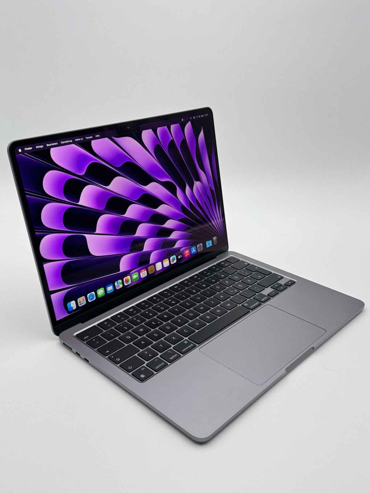 Apple MacBook Air 13,6 Zoll | M2 CPU | 2022 | 256 GB SSD | 8 GB RAM | Space Grau D&S Resell GbR