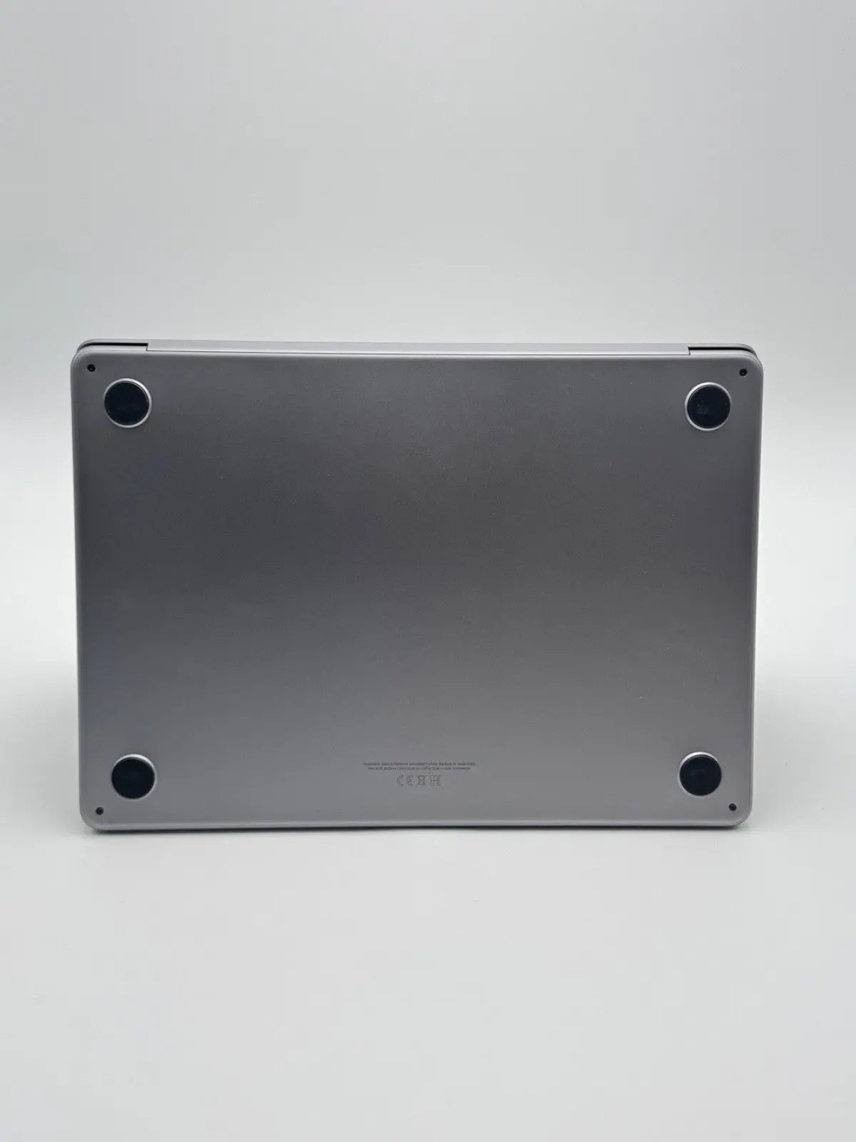 Apple MacBook Air 13,6 Zoll | M2 CPU | 2022 | 256 GB SSD | 8 GB RAM | Space Grau D&S Resell GbR