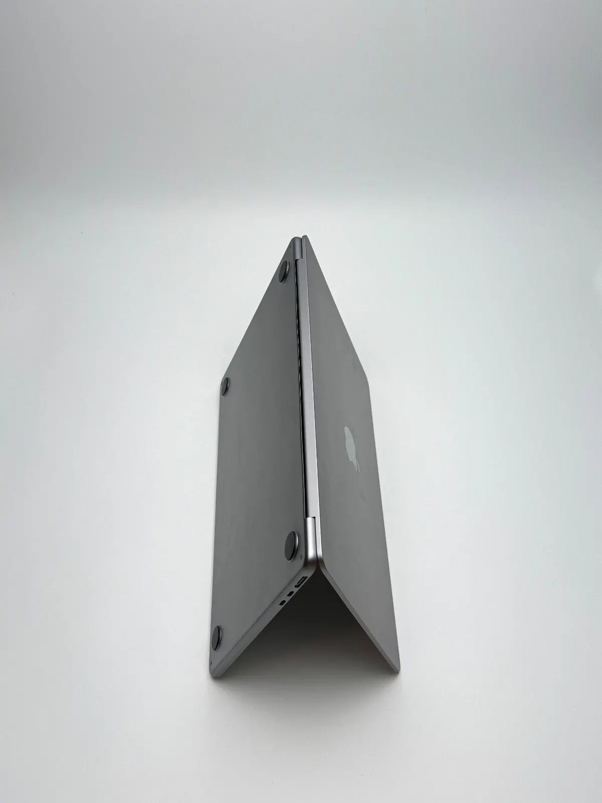 Apple MacBook Air 13,6 Zoll | M2 CPU | 2022 | 256 GB SSD | 8 GB RAM | Space Grau D&S Resell GbR