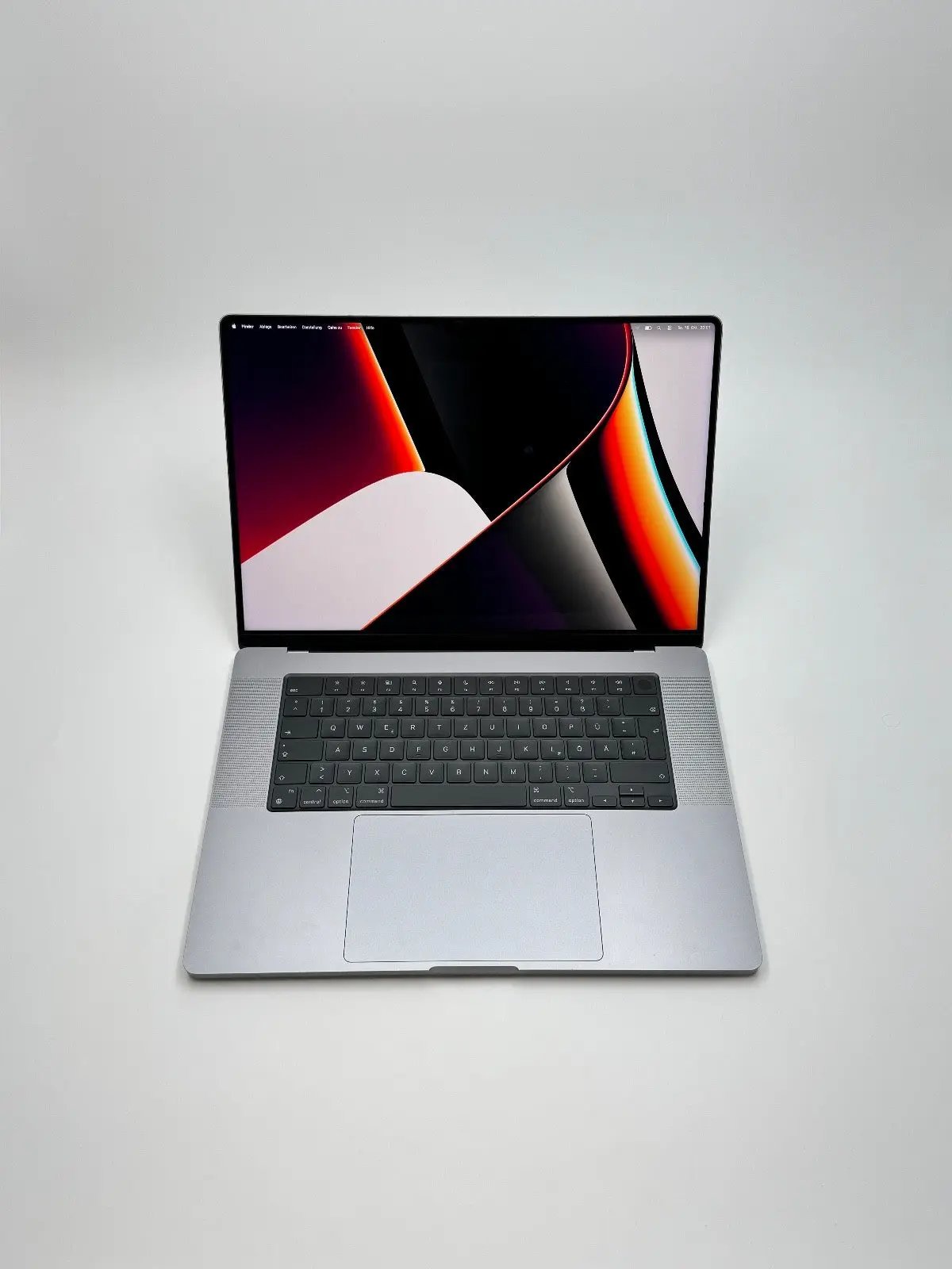 Apple MacBook Pro 16,2 Zoll | M1 CPU | 2021 | 512 GB SSD | 16 GB RAM | Space Grau D&S Resell GbR