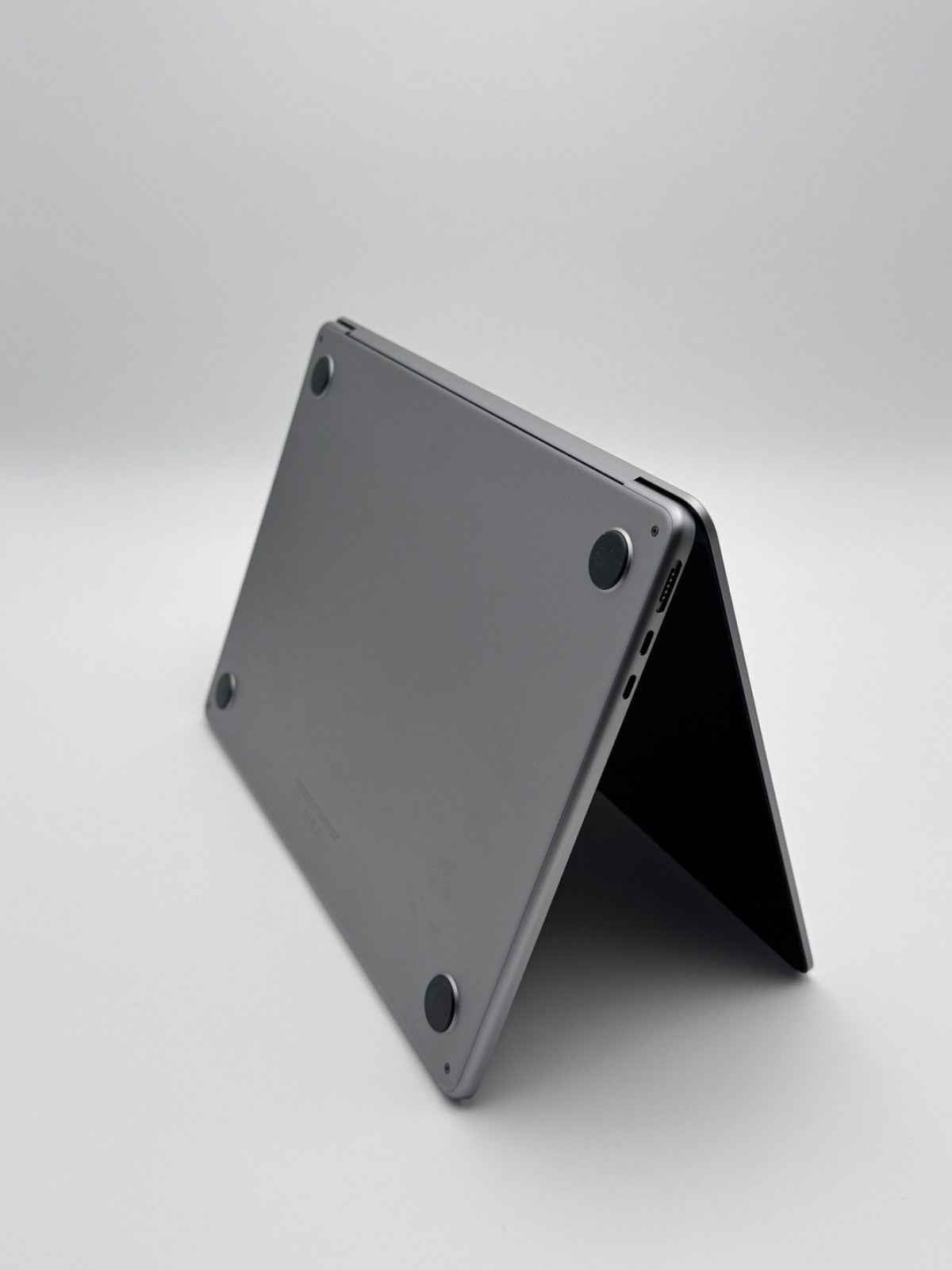 Apple MacBook Air 13,6 Zoll | M2 CPU | 2022 | 256 GB SSD | 8 GB RAM | Space Grau D&S Resell GbR