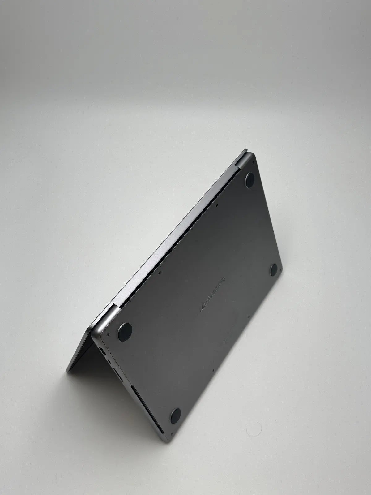 Apple MacBook Pro 14,2 Zoll | M1 CPU | 2021 | 512 GB SSD | 32 GB RAM | Space Grau D&S Resell GbR