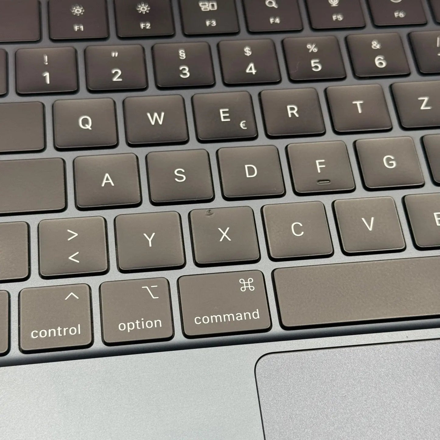 Apple MacBook Air 13,6 Zoll | M2 CPU | 2022 | 256 GB SSD | 8 GB RAM | Mitternacht D&S Resell GbR