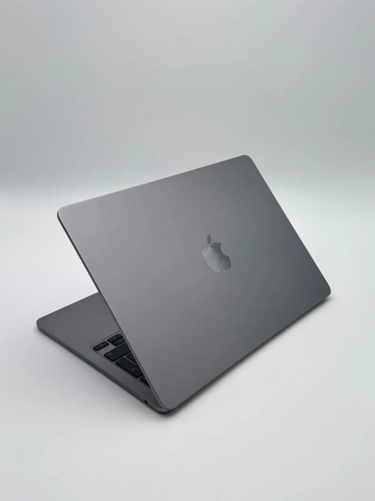 Apple MacBook Air 13,6 Zoll | M2 CPU | 2022 | 256 GB SSD | 8 GB RAM | Space Grau D&S Resell GbR