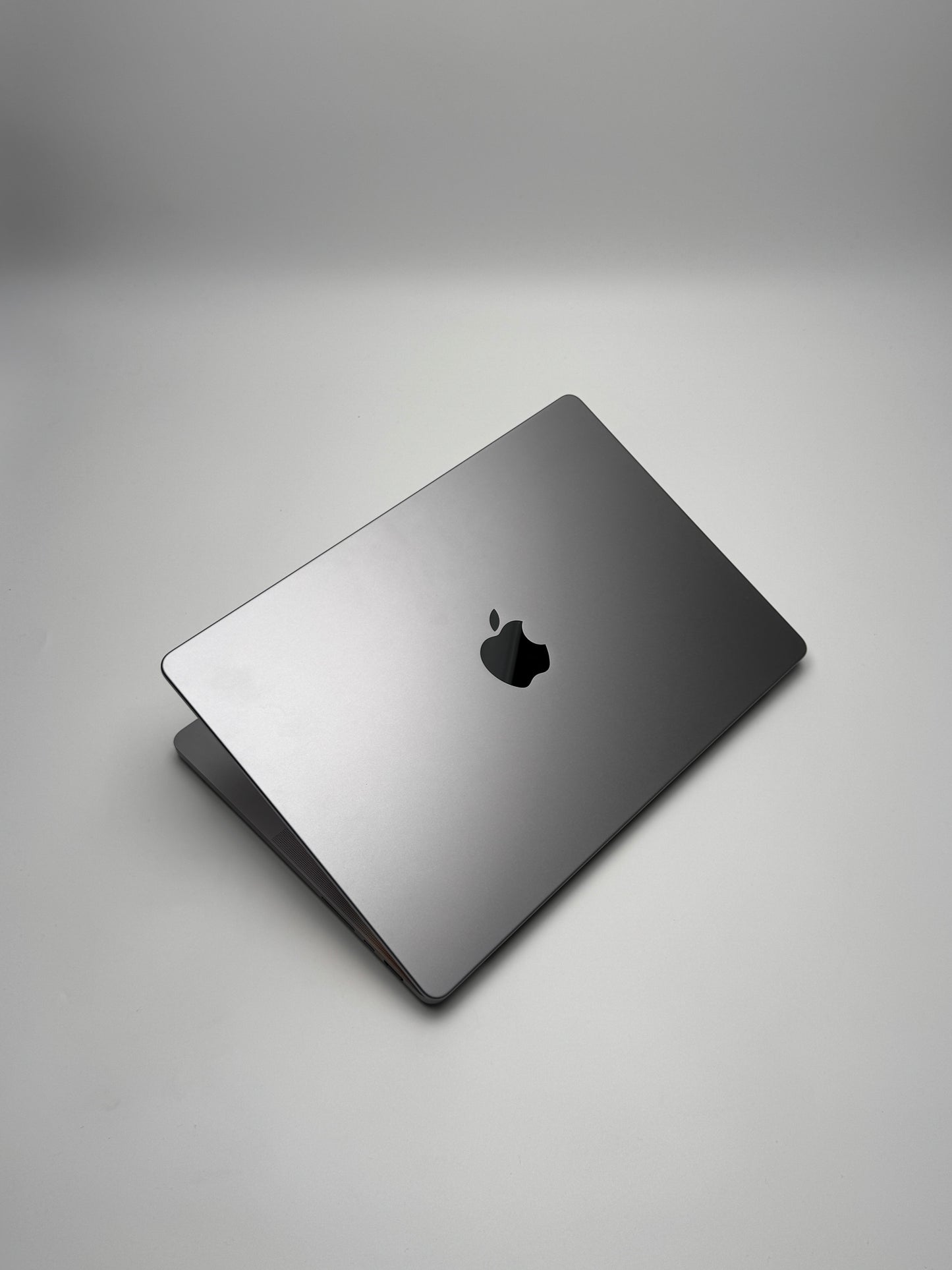 Apple MacBook Pro 14,2 Zoll | M1 Pro | 2021 | 512 GB SSD | 16 GB RAM | Space Grau D&S Resell GbR