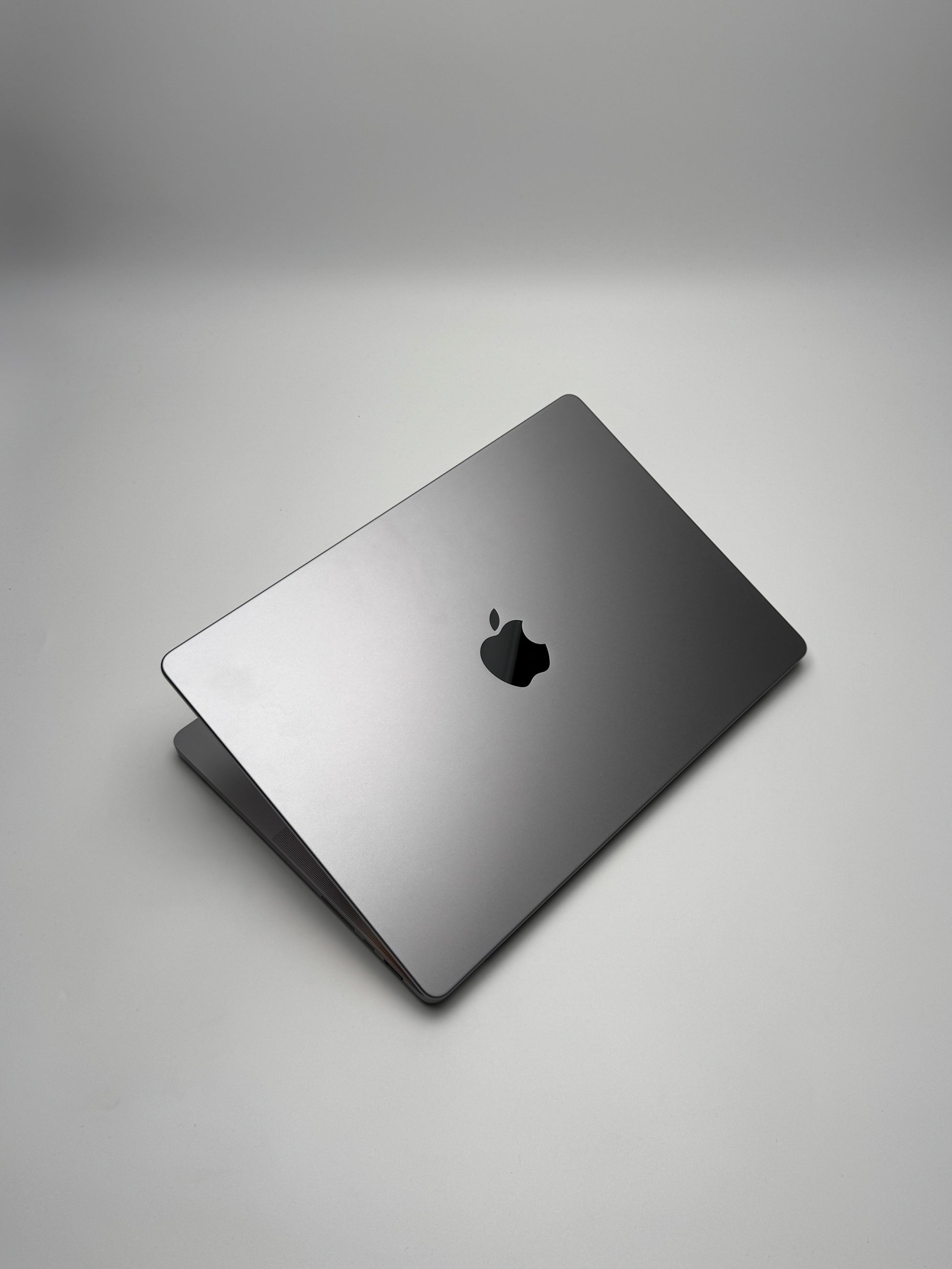 Apple MacBook Pro 14,2 Zoll | M1 Pro | 2021 | 512 GB SSD | 16 GB RAM | Space Grau D&S Resell GbR