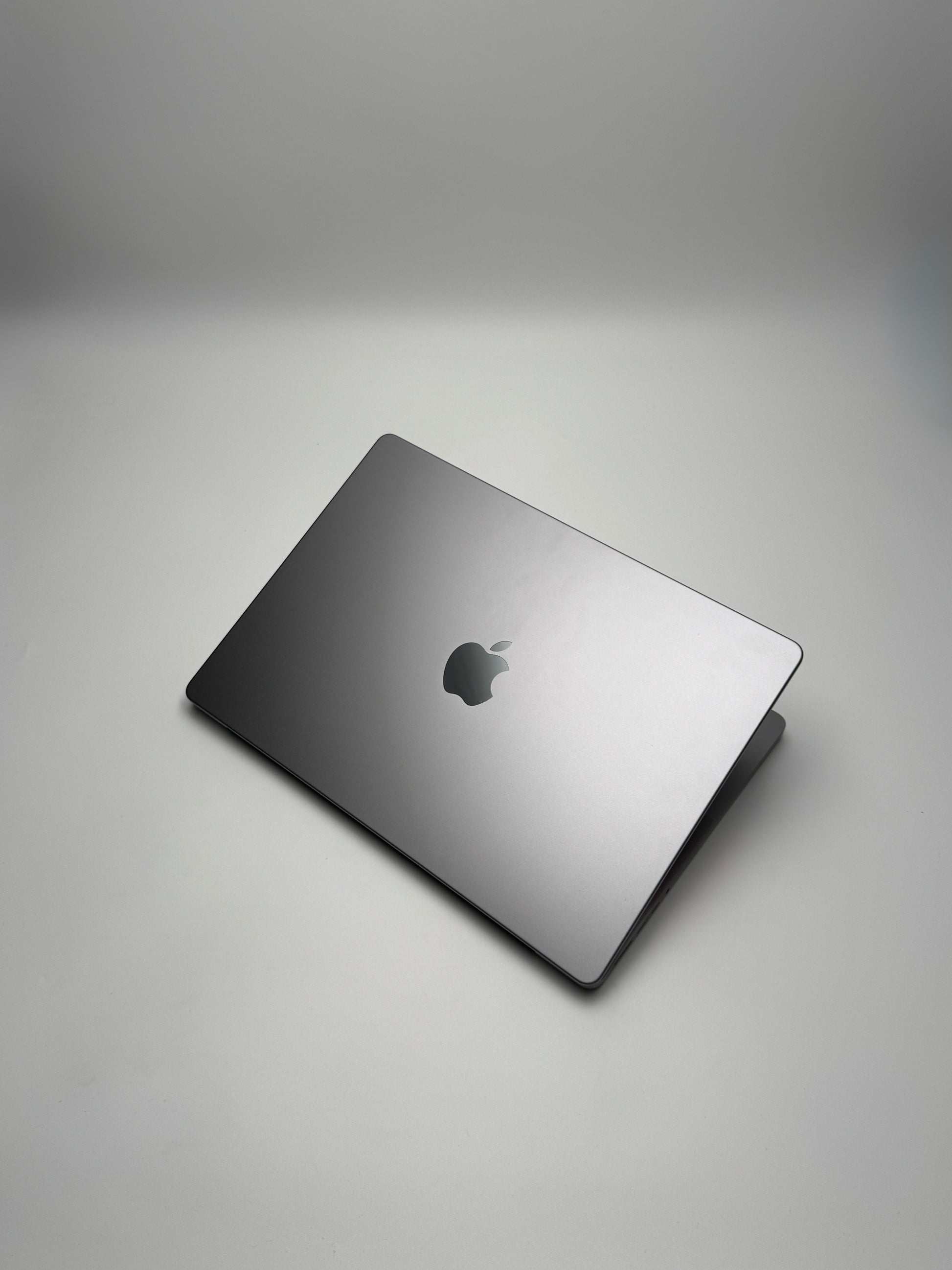 Apple MacBook Pro 14,2 Zoll | M1 Pro | 2021 | 512 GB SSD | 16 GB RAM | Space Grau D&S Resell GbR