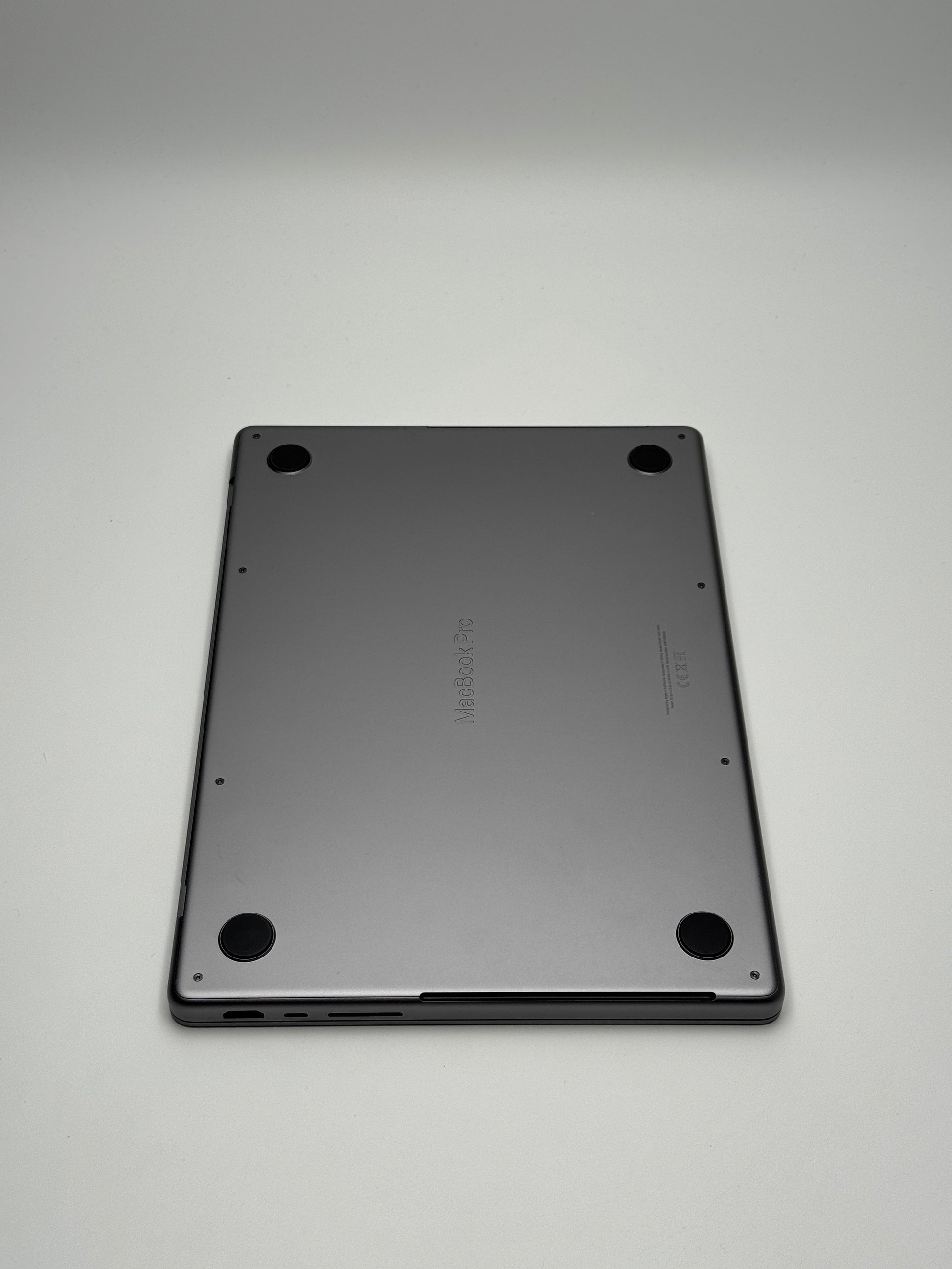 Apple MacBook Pro 14,2 Zoll | M1 Pro | 2021 | 512 GB SSD | 16 GB RAM | Space Grau D&S Resell GbR