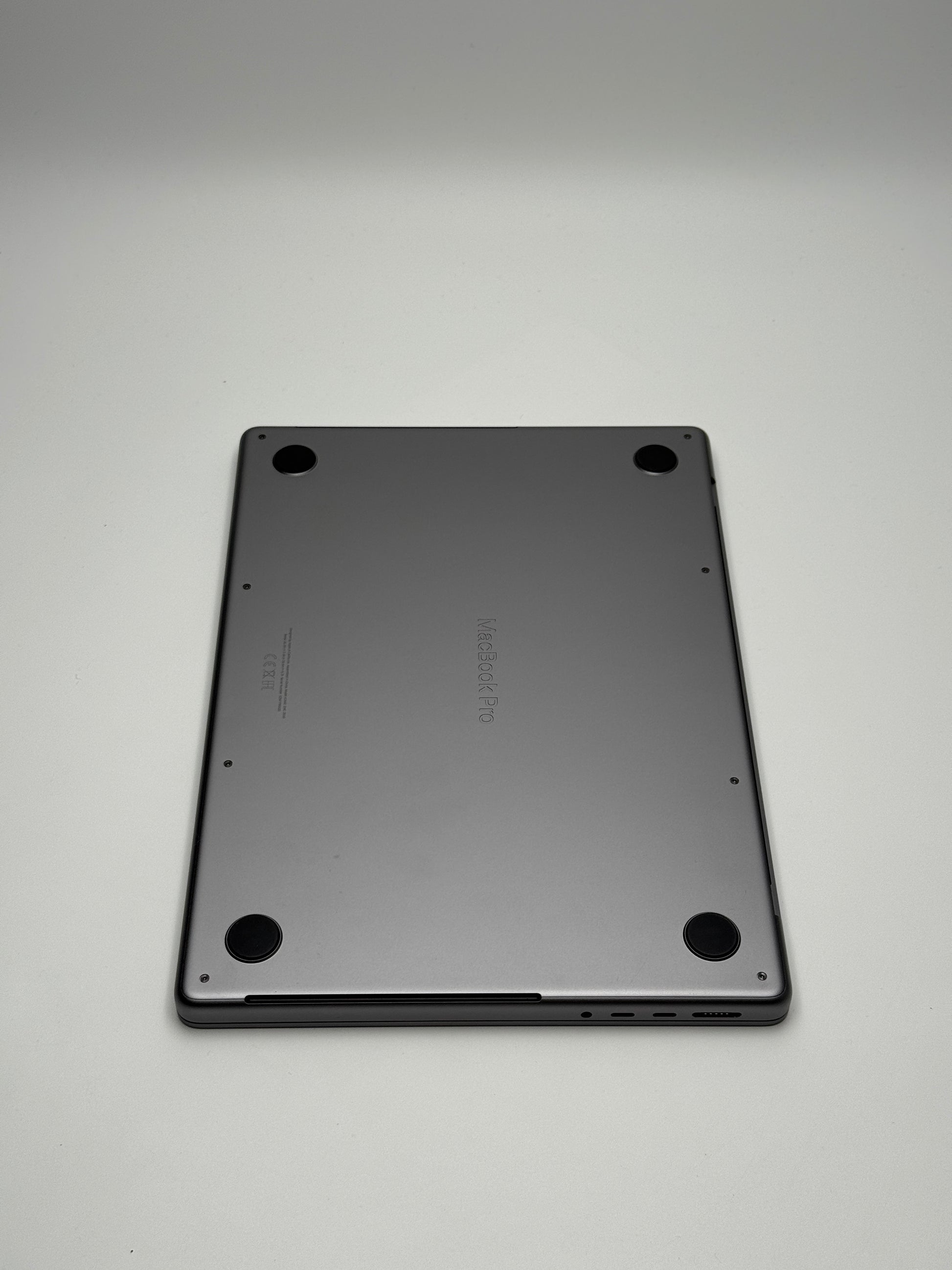 Apple MacBook Pro 14,2 Zoll | M1 Pro | 2021 | 512 GB SSD | 16 GB RAM | Space Grau D&S Resell GbR