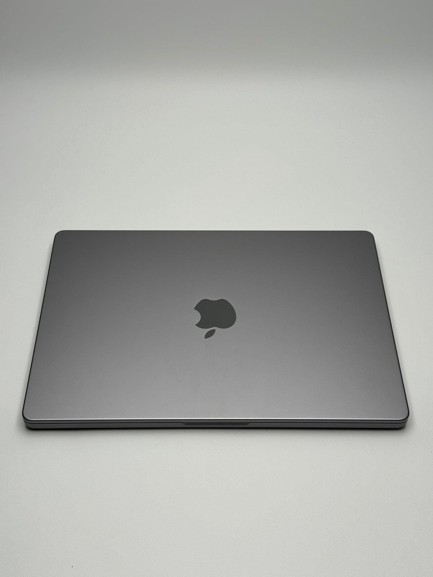 Apple MacBook Pro 14,2 Zoll | M1 Pro | 2021 | 512 GB SSD | 16 GB RAM | Space Grau D&S Resell GbR