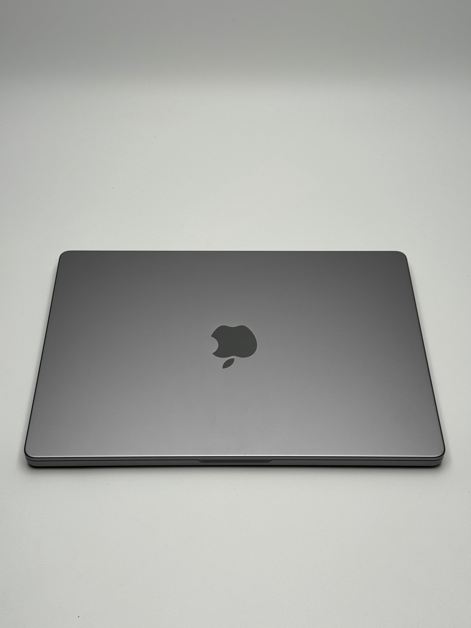 Apple MacBook Pro 14,2 Zoll | M1 Pro | 2021 | 512 GB SSD | 16 GB RAM | Space Grau D&S Resell GbR