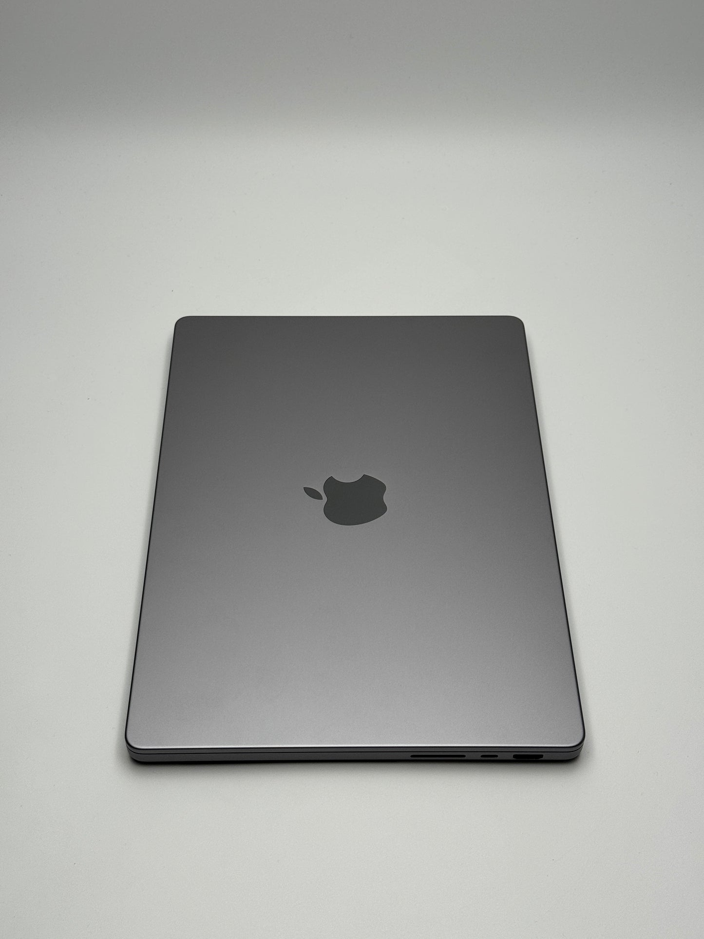 Apple MacBook Pro 14,2 Zoll | M1 Pro | 2021 | 512 GB SSD | 16 GB RAM | Space Grau D&S Resell GbR