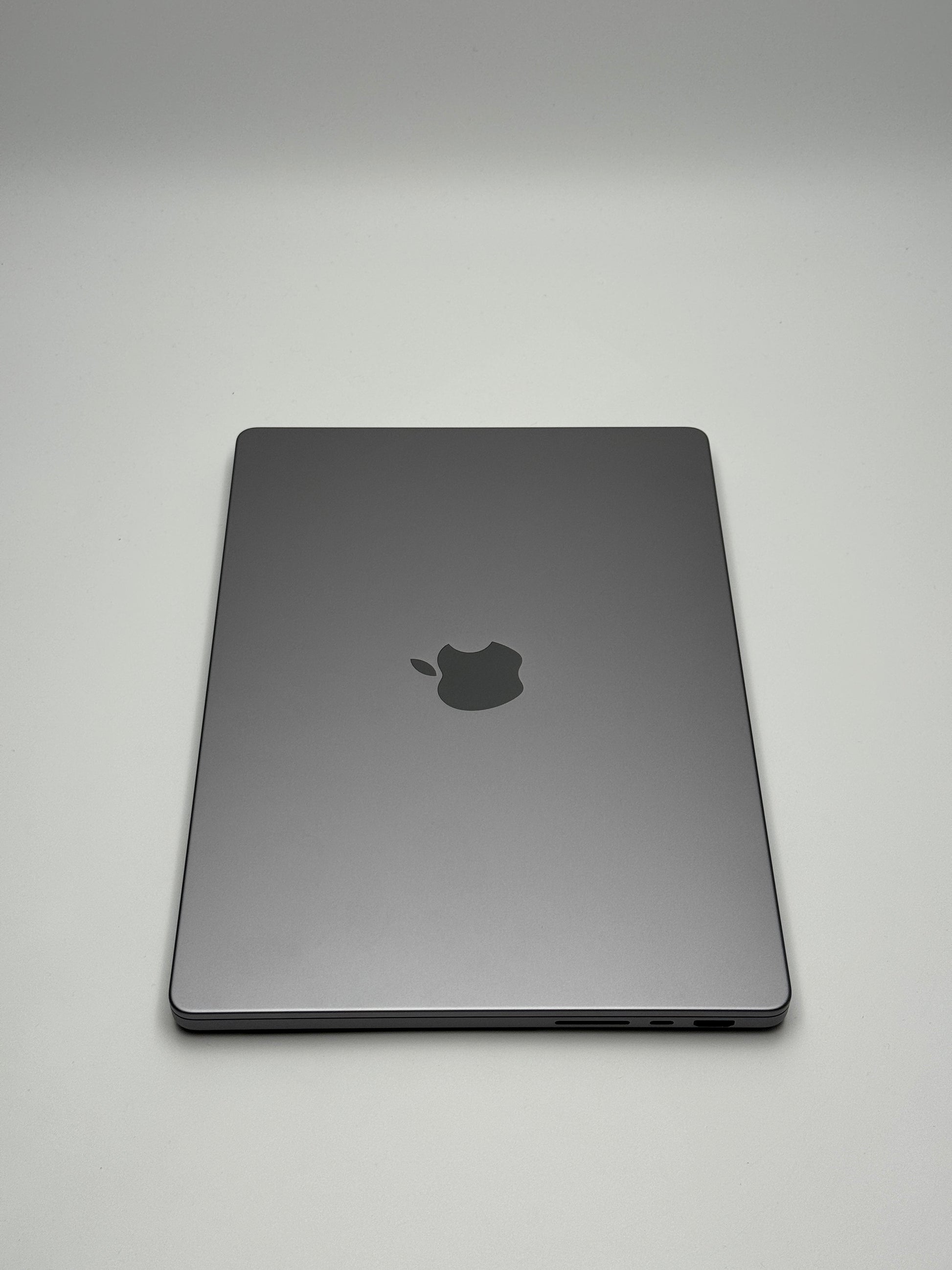 Apple MacBook Pro 14,2 Zoll | M1 Pro | 2021 | 512 GB SSD | 16 GB RAM | Space Grau D&S Resell GbR