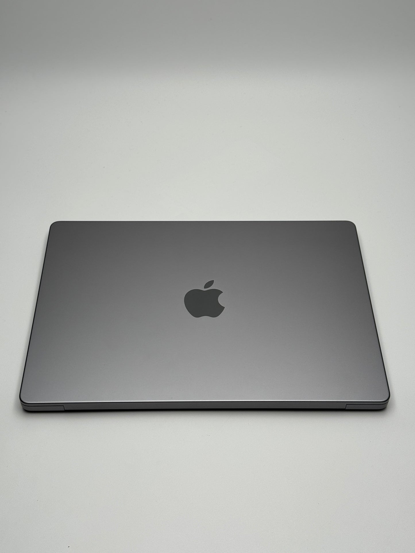 Apple MacBook Pro 14,2 Zoll | M1 Pro | 2021 | 512 GB SSD | 16 GB RAM | Space Grau D&S Resell GbR