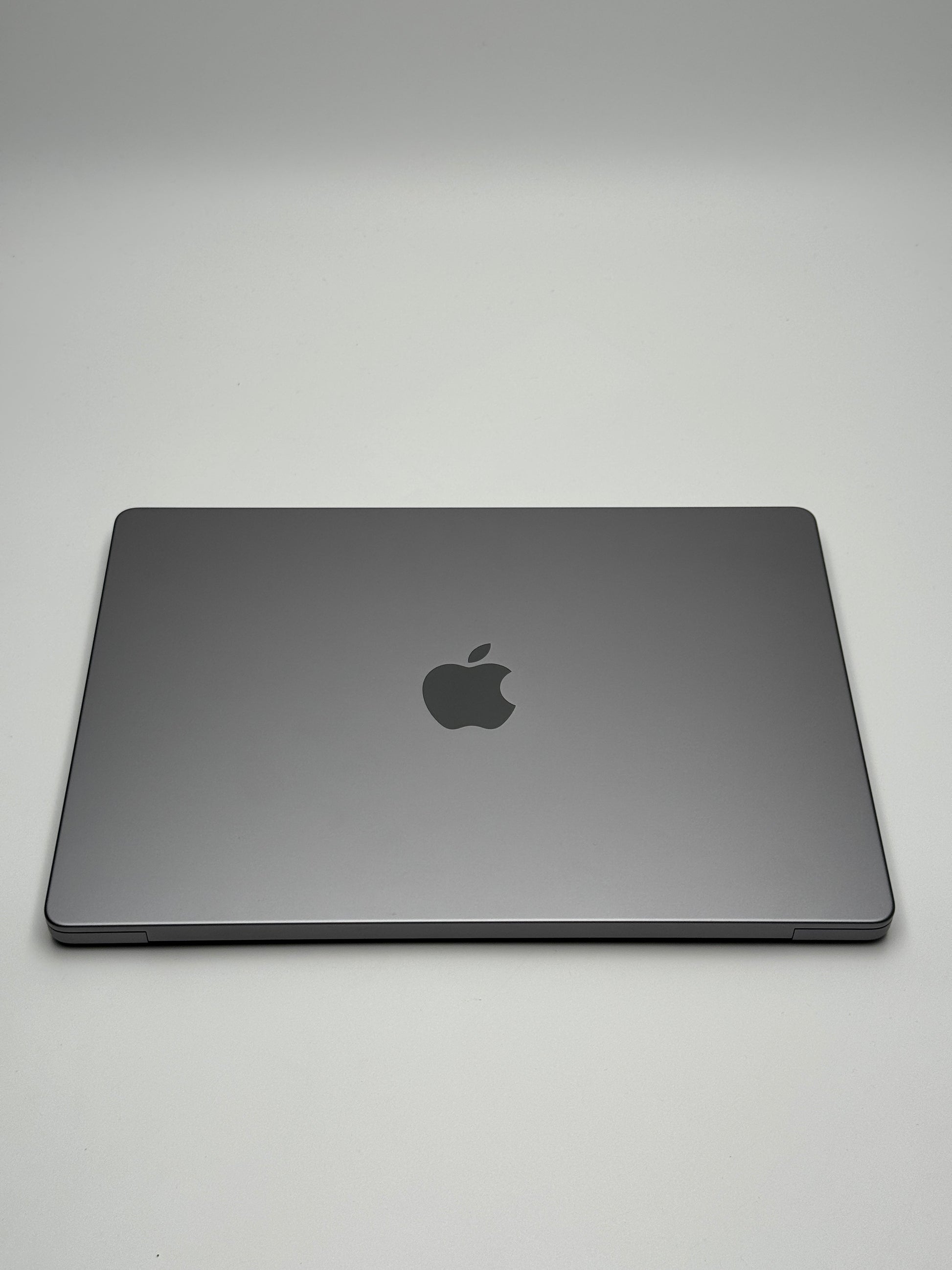 Apple MacBook Pro 14,2 Zoll | M1 Pro | 2021 | 512 GB SSD | 16 GB RAM | Space Grau D&S Resell GbR