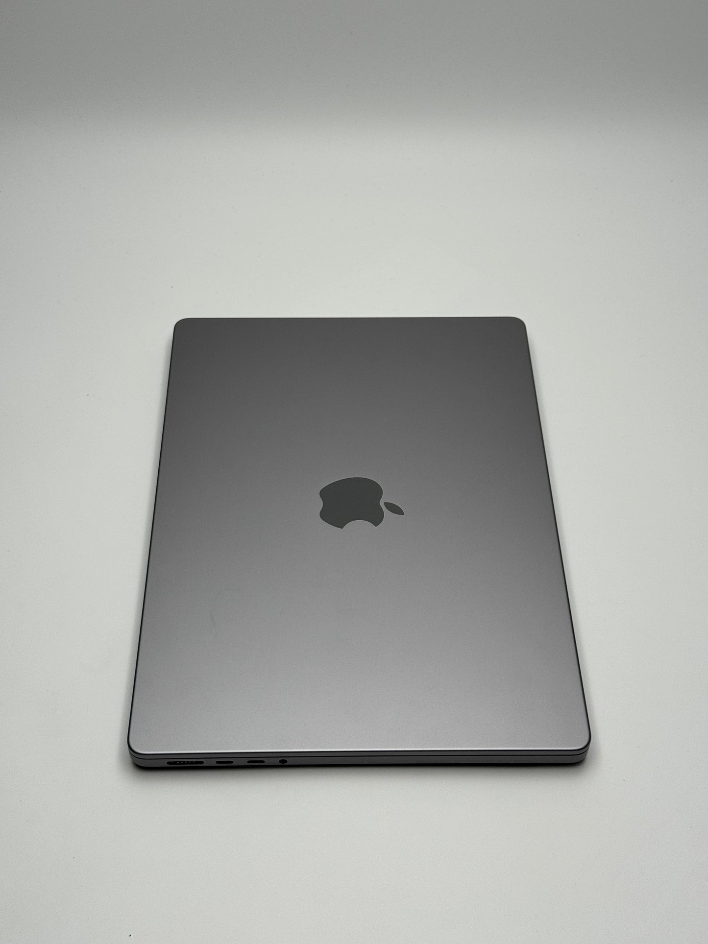 Apple MacBook Pro 14,2 Zoll | M1 Pro | 2021 | 512 GB SSD | 16 GB RAM | Space Grau D&S Resell GbR