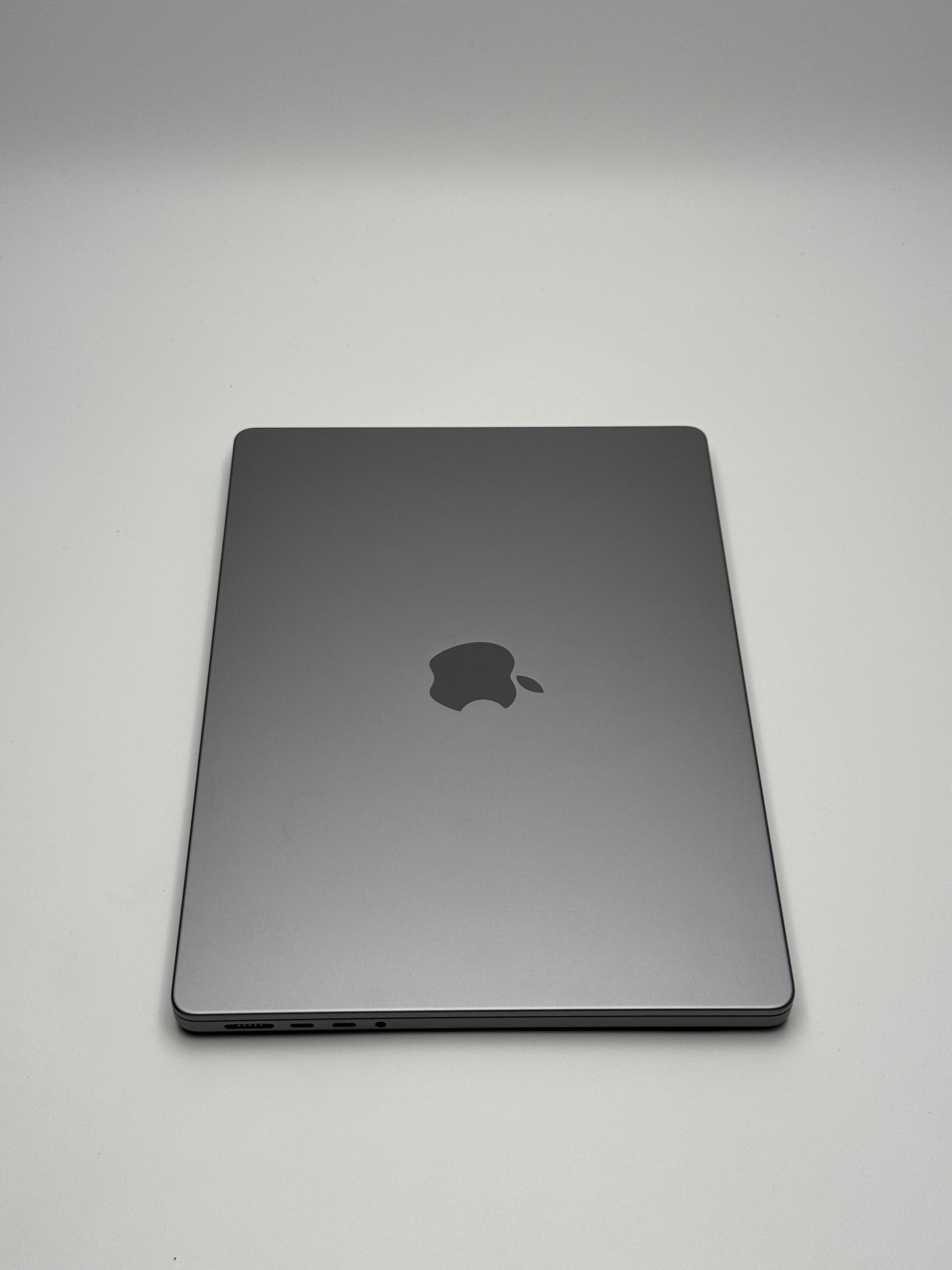 Apple MacBook Pro 14,2 Zoll | M1 Pro | 2021 | 512 GB SSD | 16 GB RAM | Space Grau D&S Resell GbR