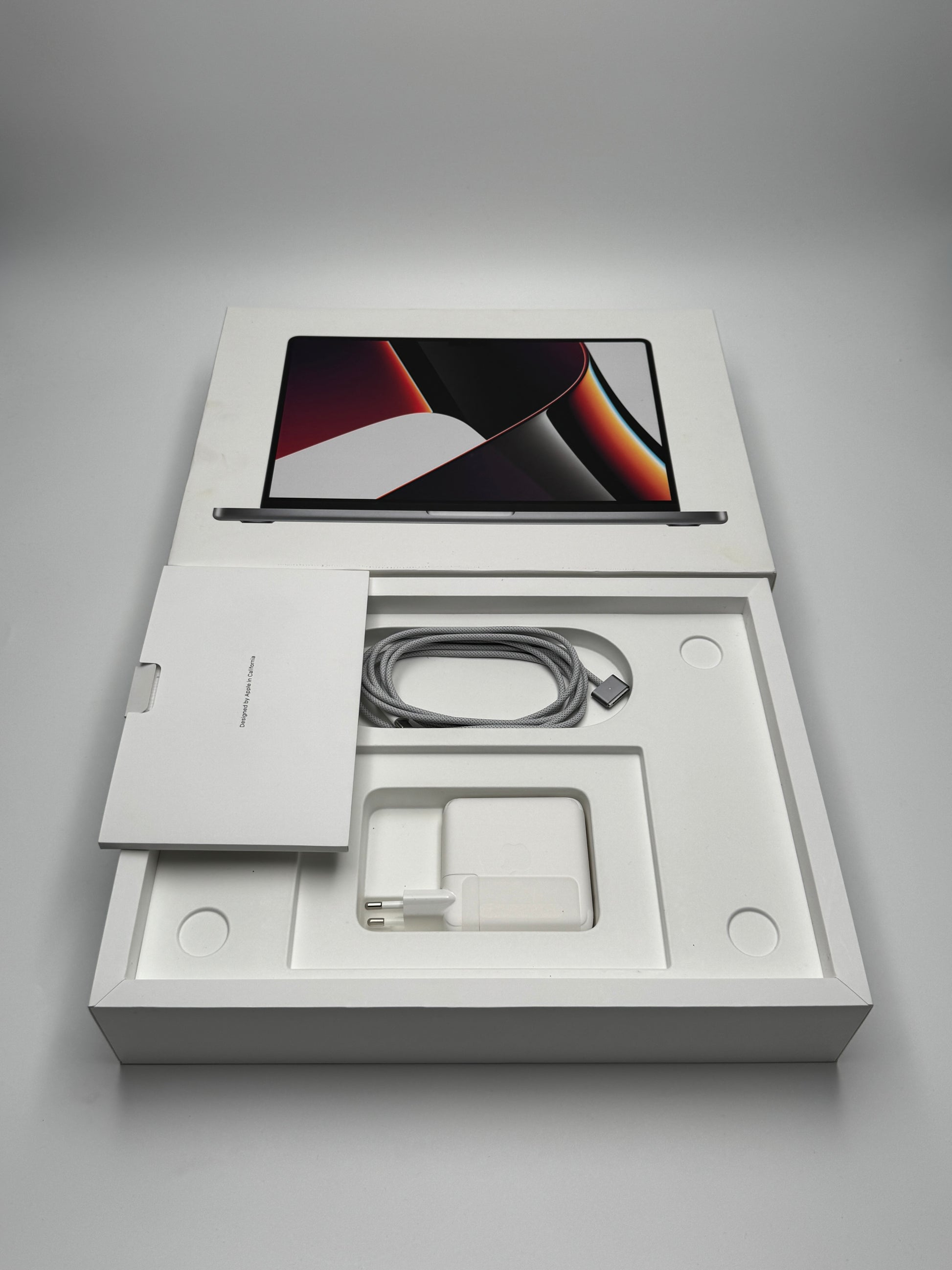 Apple MacBook Pro 14,2 Zoll | M1 Pro | 2021 | 512 GB SSD | 16 GB RAM | Space Grau D&S Resell GbR