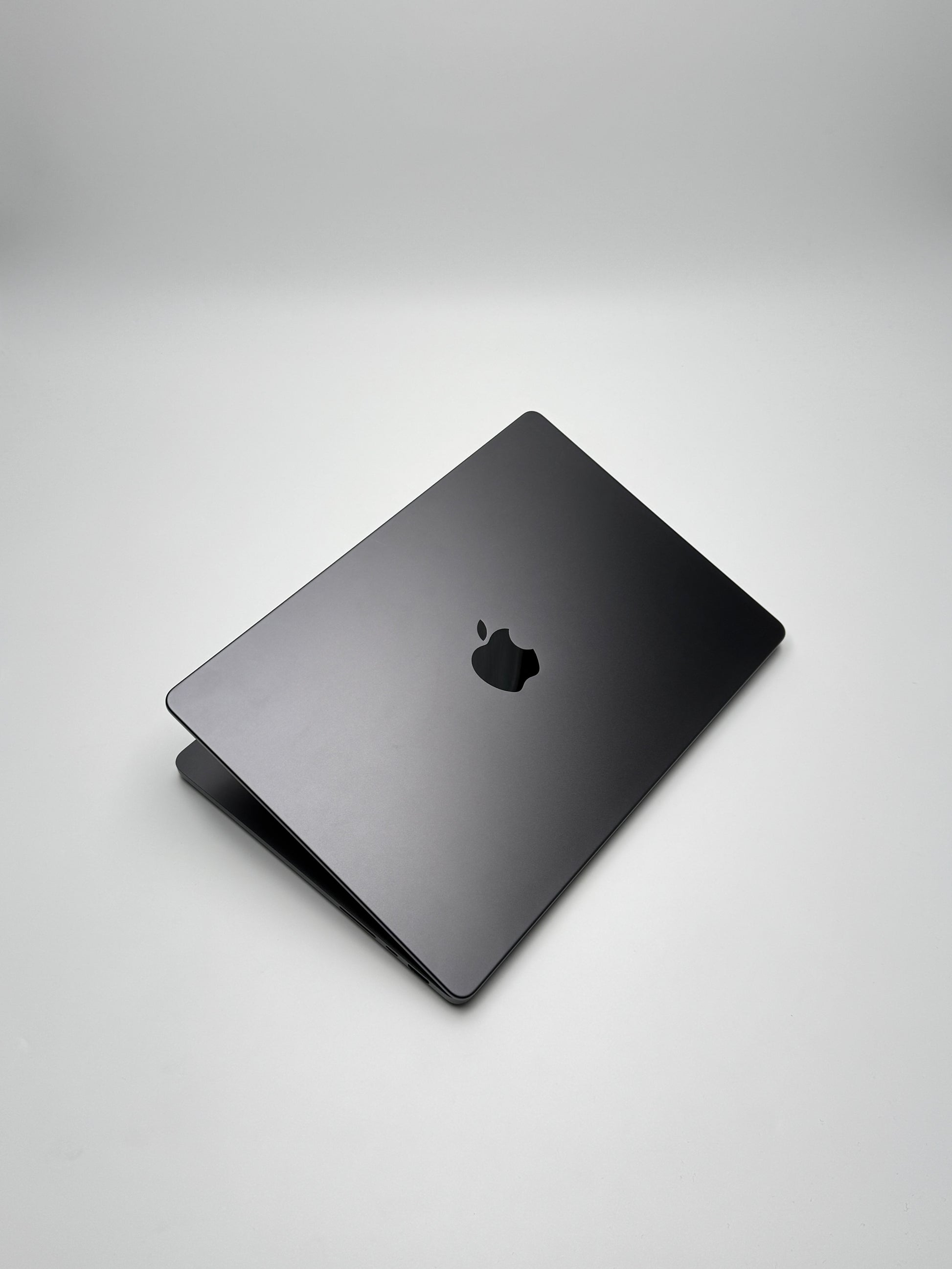 Apple MacBook Pro 14 Zoll | M3 Pro | 2023 | 512 GB SSD | 18 GB RAM | Space Schwarz D&S Resell GbR