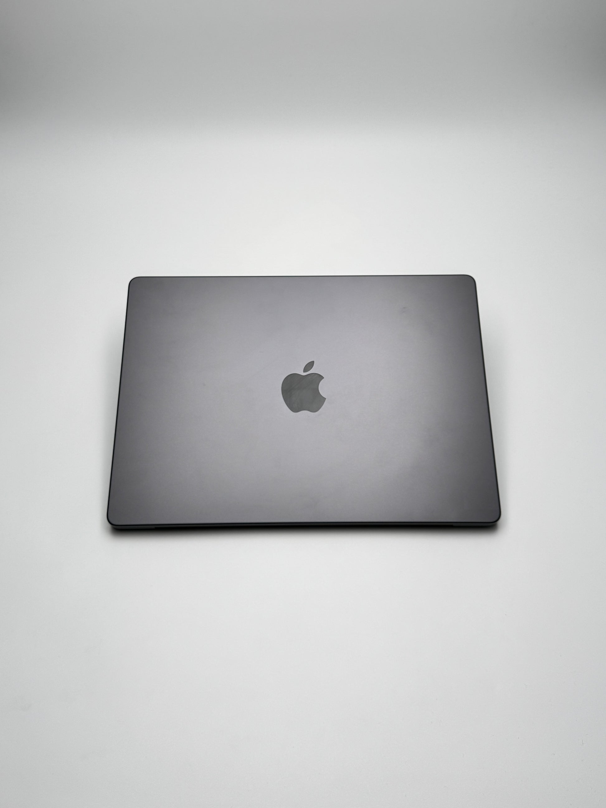 Apple MacBook Pro 14 Zoll | M3 Pro | 2023 | 512 GB SSD | 18 GB RAM | Space Schwarz D&S Resell GbR