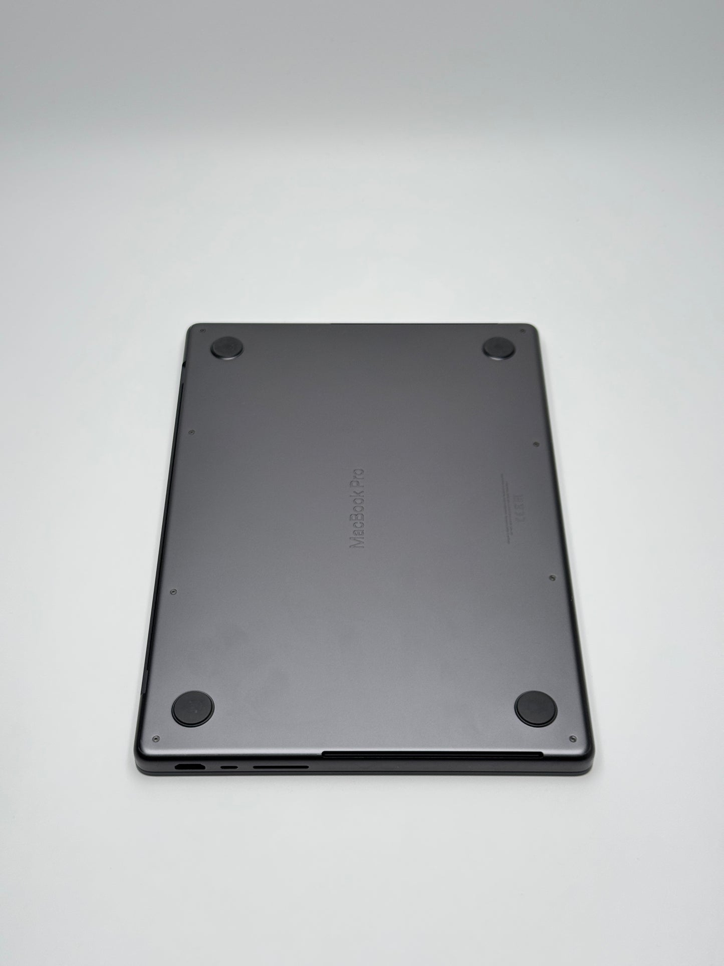 Apple MacBook Pro 14 Zoll | M3 Pro | 2023 | 512 GB SSD | 18 GB RAM | Space Schwarz D&S Resell GbR