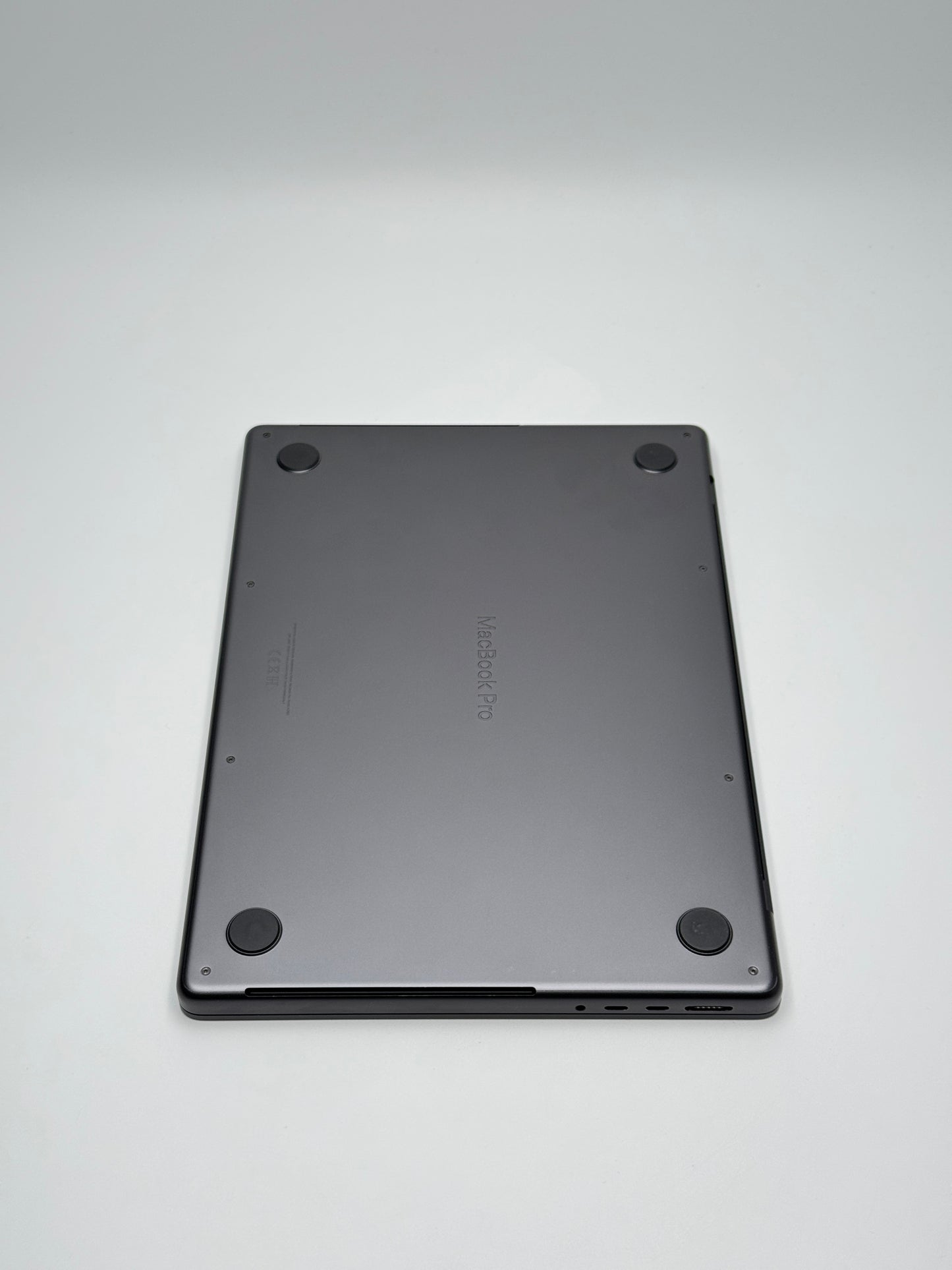 Apple MacBook Pro 14 Zoll | M3 Pro | 2023 | 512 GB SSD | 18 GB RAM | Space Schwarz D&S Resell GbR