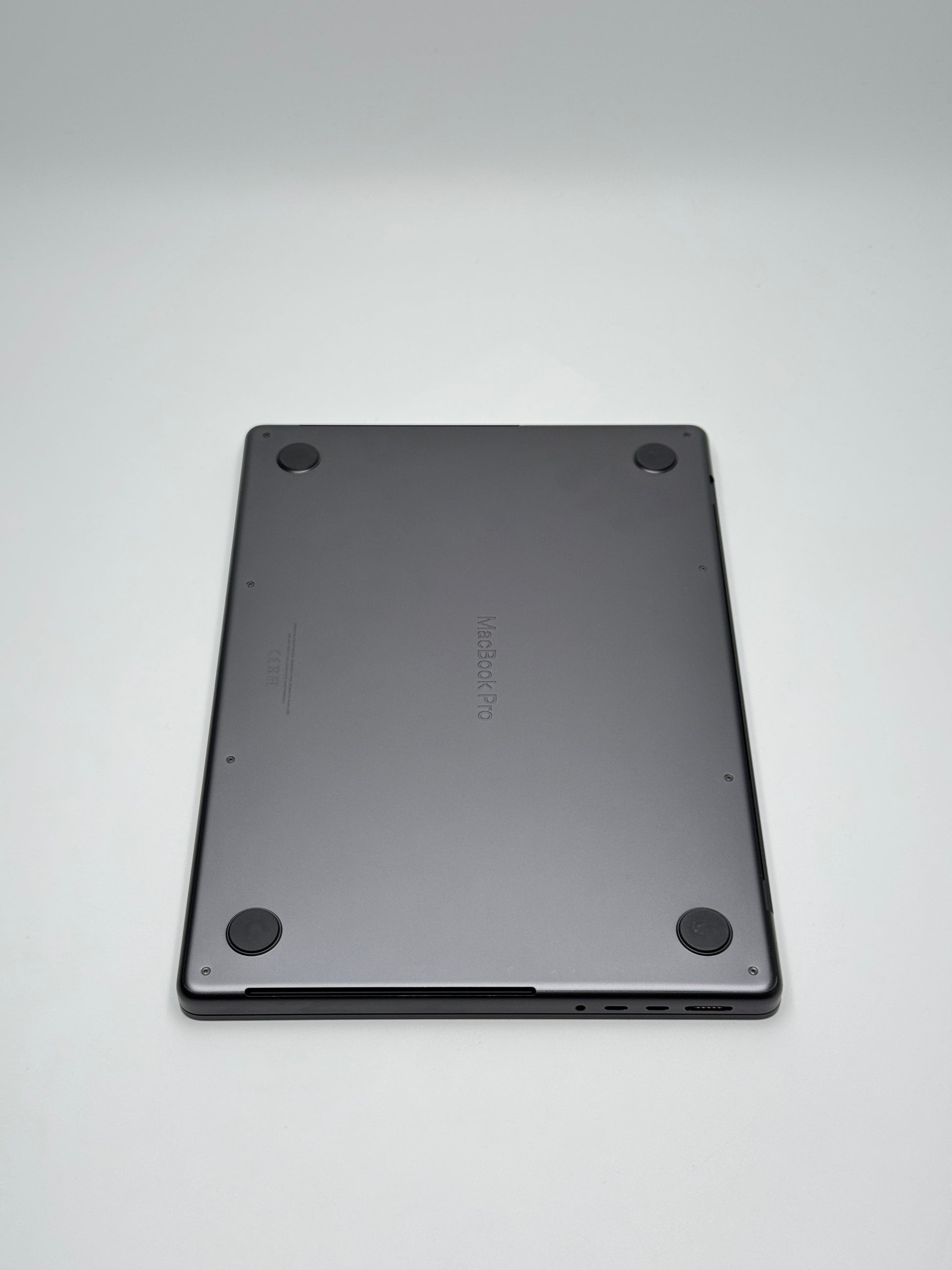 Apple MacBook Pro 14 Zoll | M3 Pro | 2023 | 512 GB SSD | 18 GB RAM | Space Schwarz D&S Resell GbR