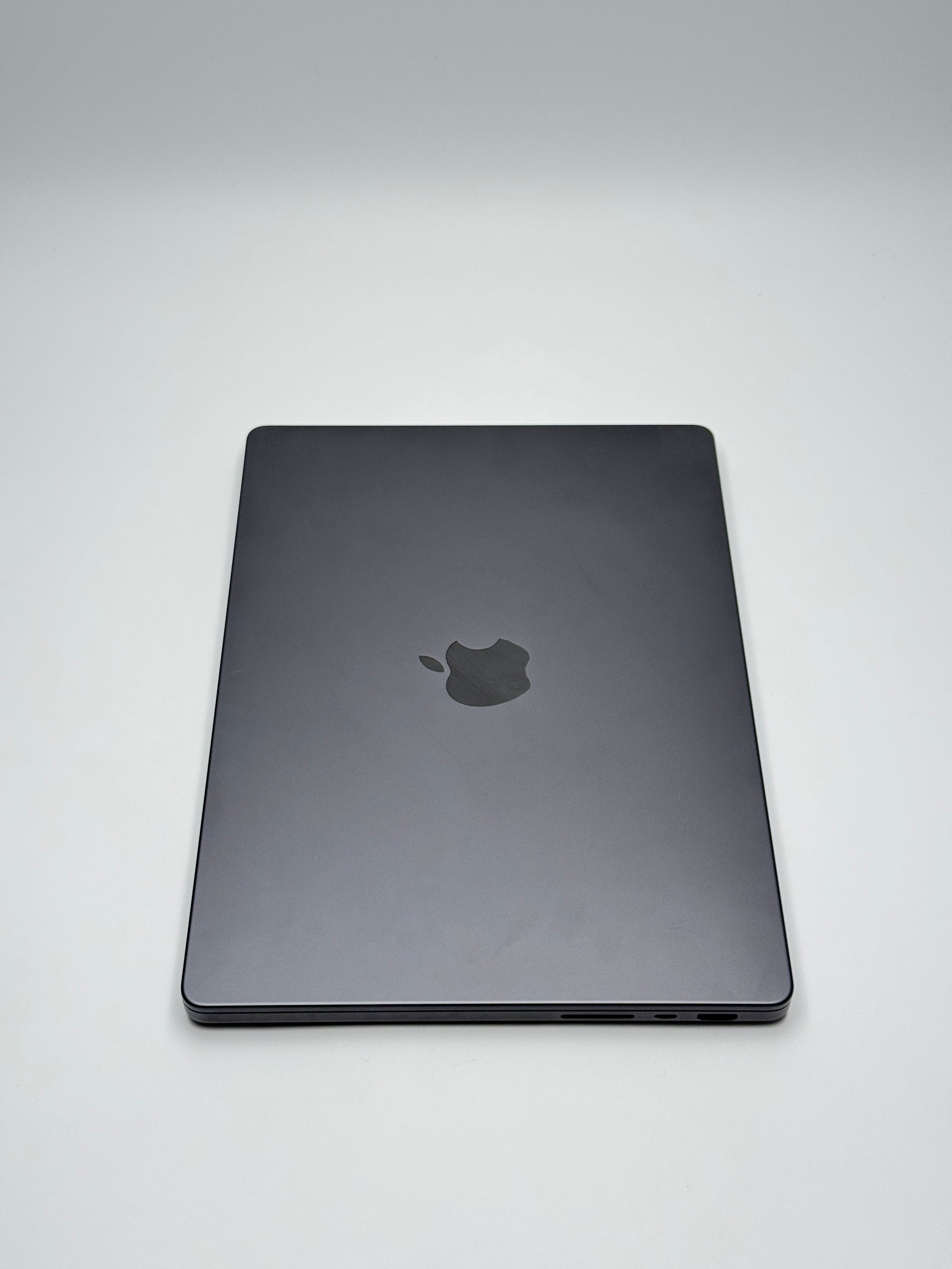 Apple MacBook Pro 14 Zoll | M3 Pro | 2023 | 512 GB SSD | 18 GB RAM | Space Schwarz D&S Resell GbR