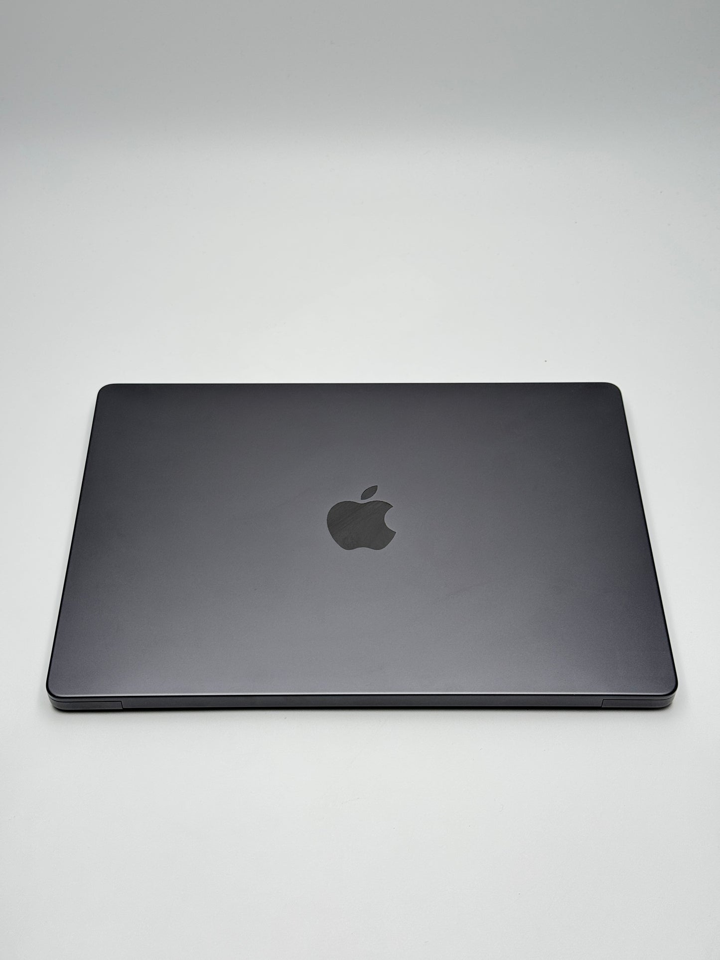 Apple MacBook Pro 14 Zoll | M3 Pro | 2023 | 512 GB SSD | 18 GB RAM | Space Schwarz D&S Resell GbR