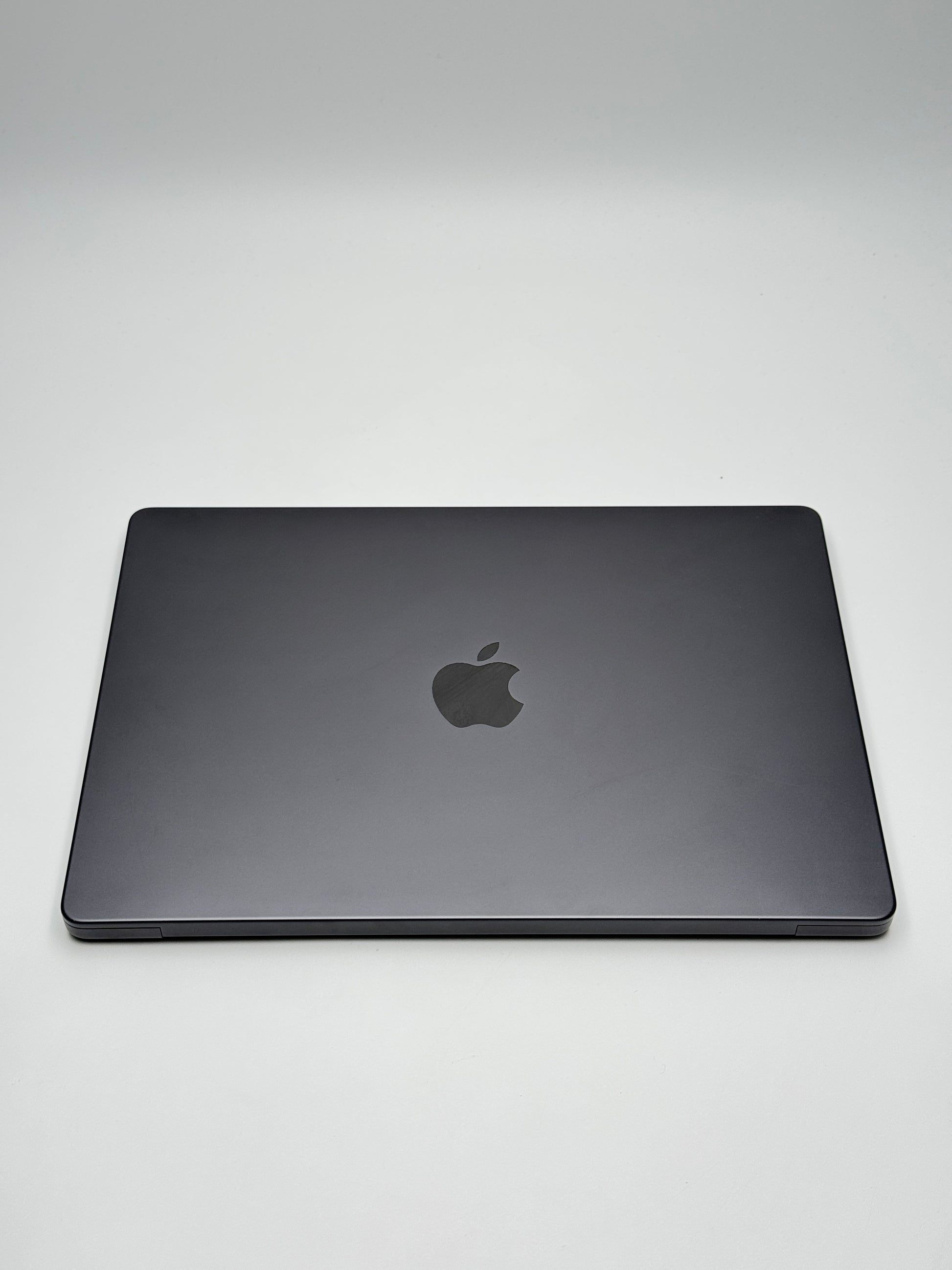 Apple MacBook Pro 14 Zoll | M3 Pro | 2023 | 512 GB SSD | 18 GB RAM | Space Schwarz D&S Resell GbR