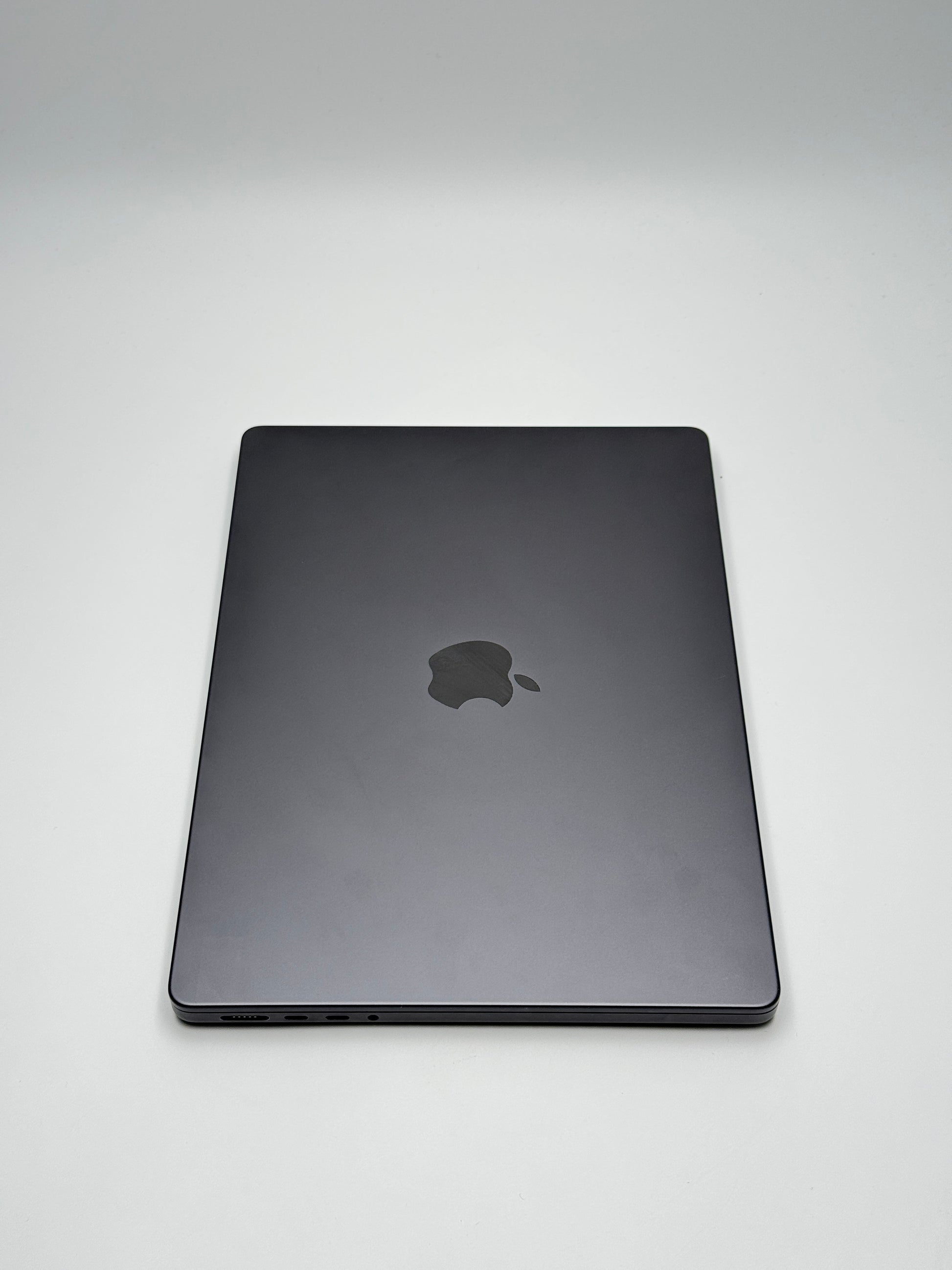 Apple MacBook Pro 14 Zoll | M3 Pro | 2023 | 512 GB SSD | 18 GB RAM | Space Schwarz D&S Resell GbR