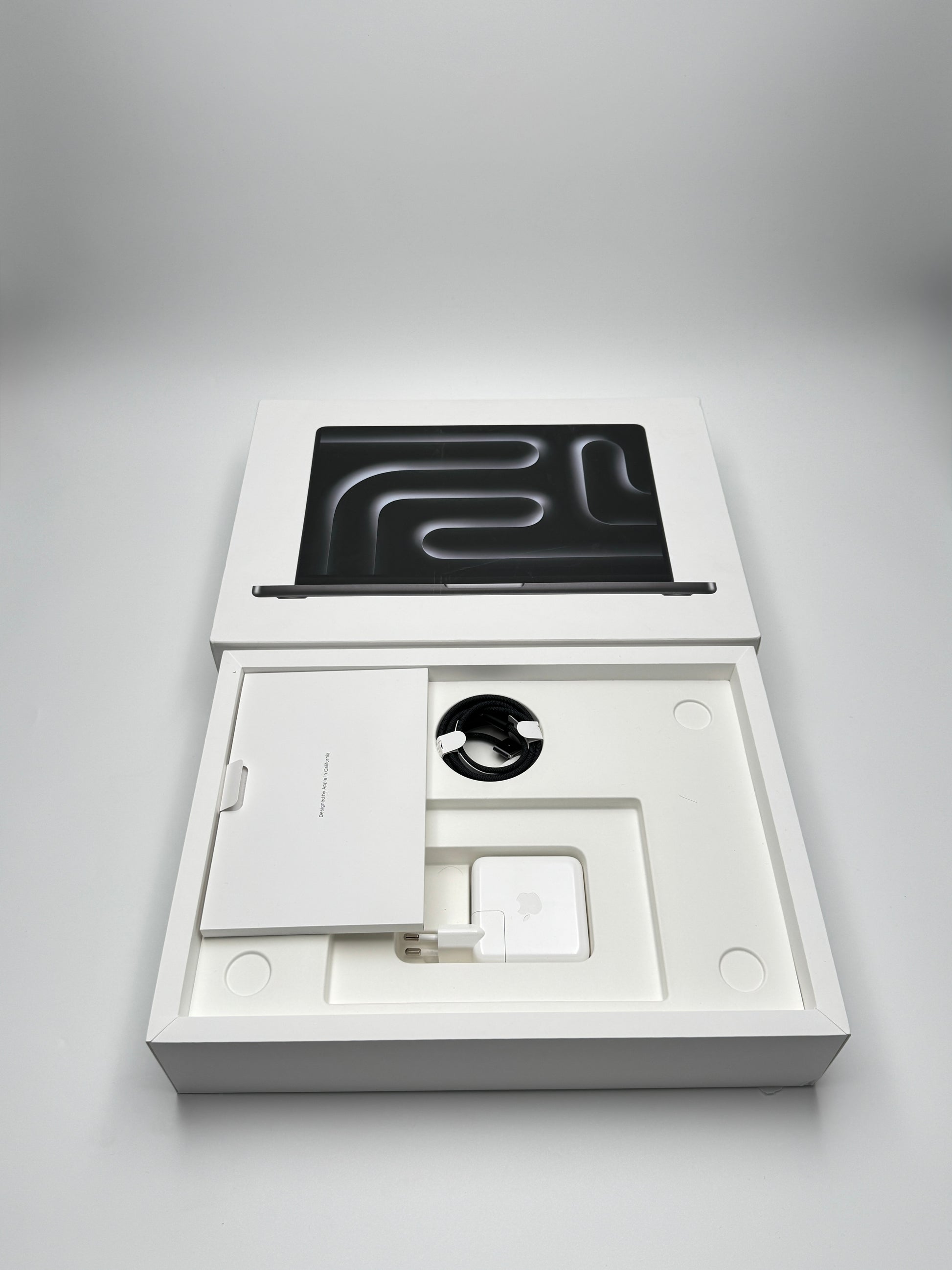 Apple MacBook Pro 14 Zoll | M3 Pro | 2023 | 512 GB SSD | 18 GB RAM | Space Schwarz D&S Resell GbR