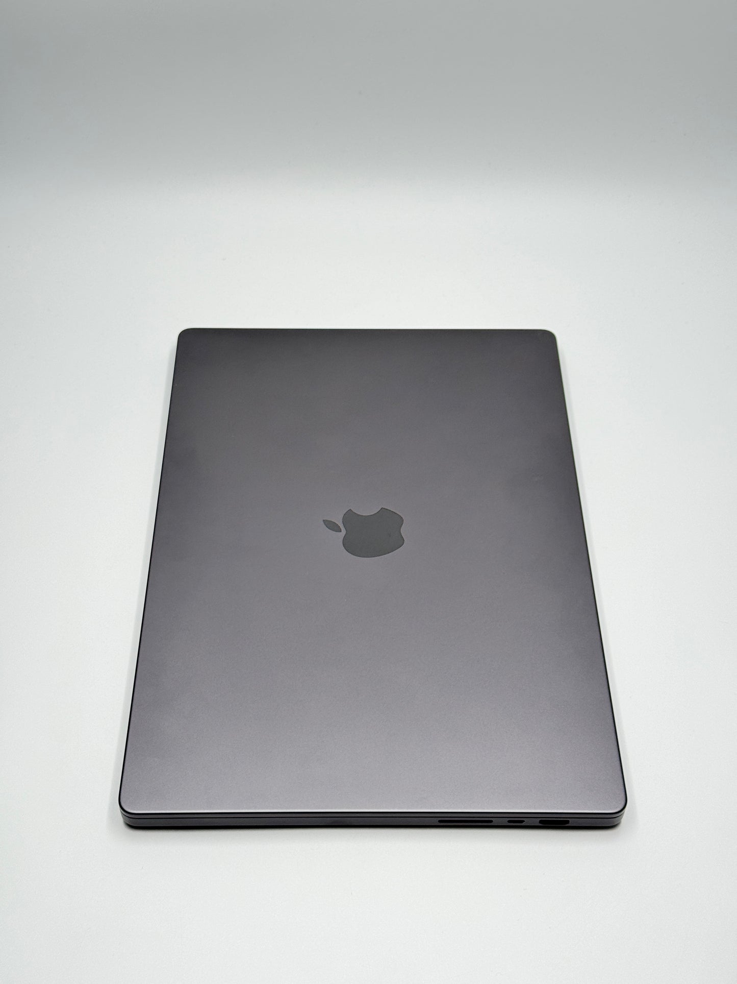 Apple MacBook Pro 16 Zoll | M3 Pro | 2023 | 1 TB SSD | 18 GB RAM | Space Schwarz