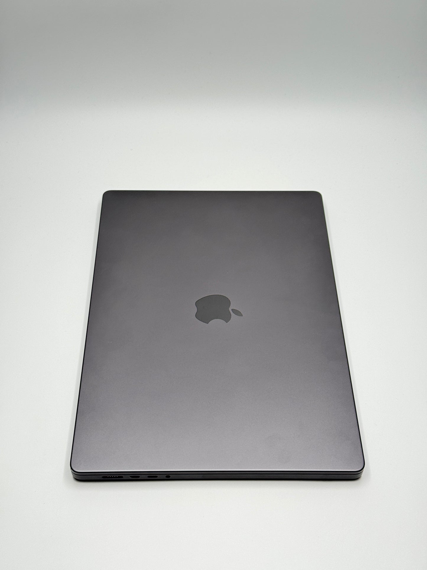 Apple MacBook Pro 16 Zoll | M3 Pro | 2023 | 1 TB SSD | 18 GB RAM | Space Schwarz