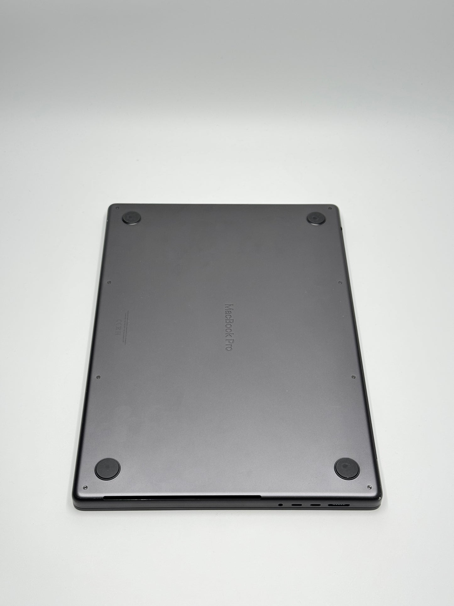 Apple MacBook Pro 16 Zoll | M3 Pro | 2023 | 1 TB SSD | 18 GB RAM | Space Schwarz