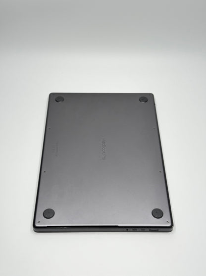 Apple MacBook Pro 16 Zoll | M3 Pro | 2023 | 1 TB SSD | 18 GB RAM | Space Schwarz