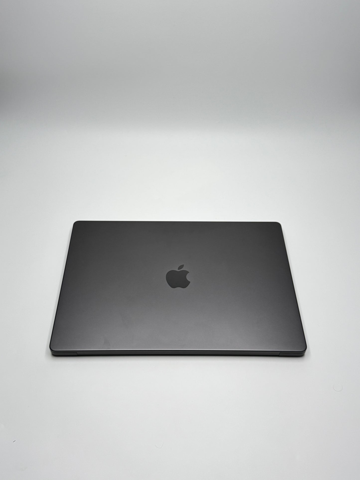 Apple MacBook Pro 16 Zoll | M3 Pro | 2023 | 1 TB SSD | 18 GB RAM | Space Schwarz