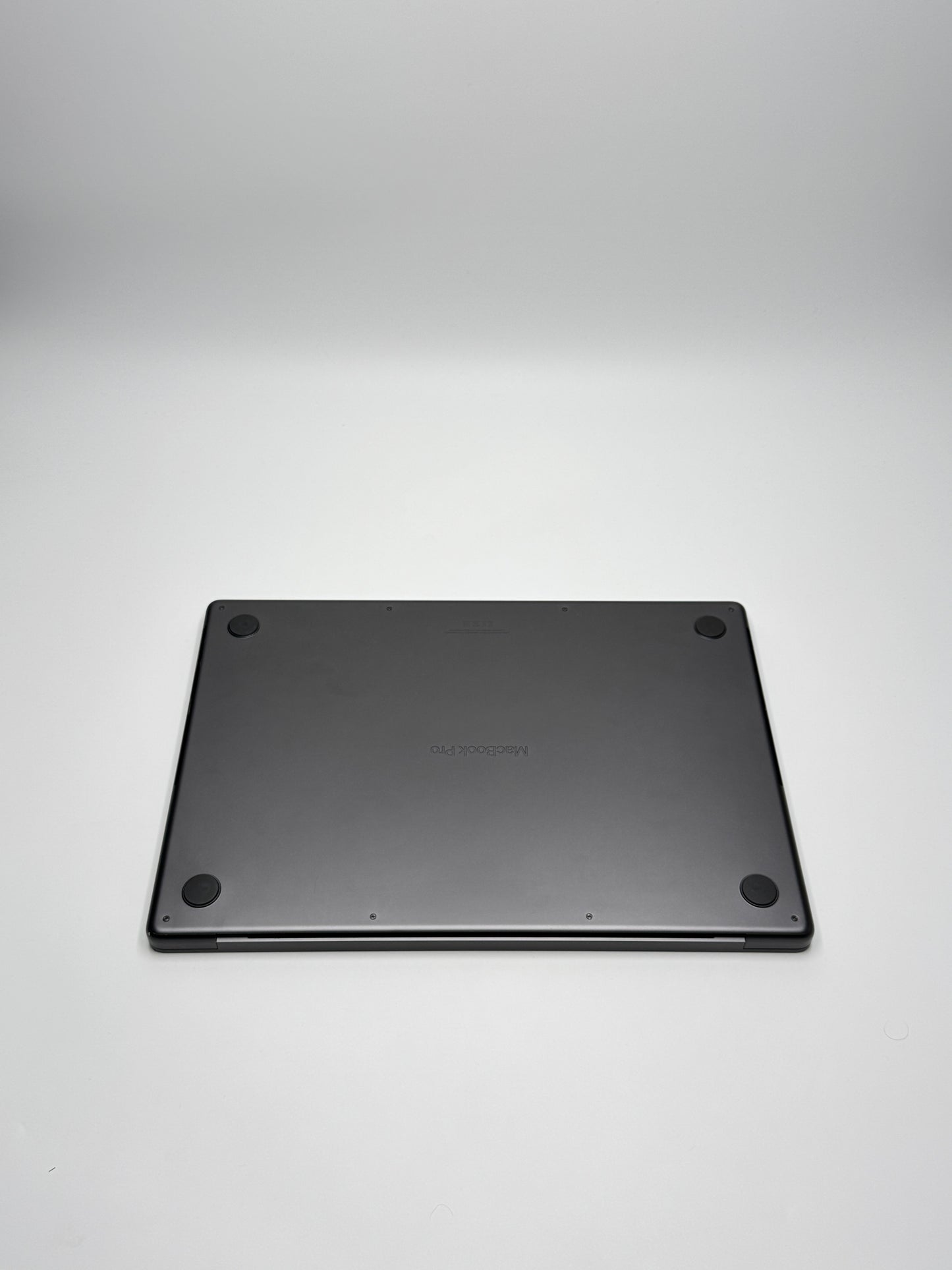 Apple MacBook Pro 16 Zoll | M3 Pro | 2023 | 1 TB SSD | 18 GB RAM | Space Schwarz