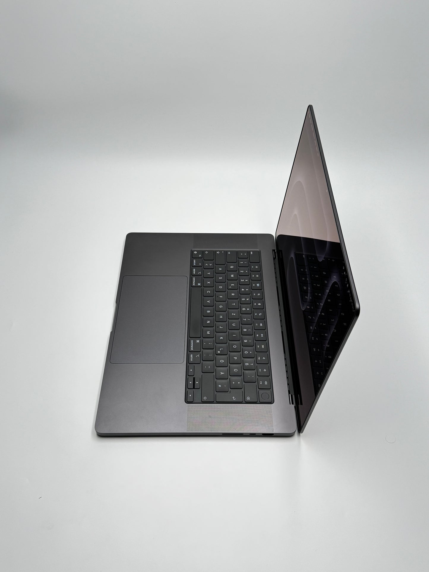 Apple MacBook Pro 16 Zoll | M3 Pro | 2023 | 1 TB SSD | 18 GB RAM | Space Schwarz