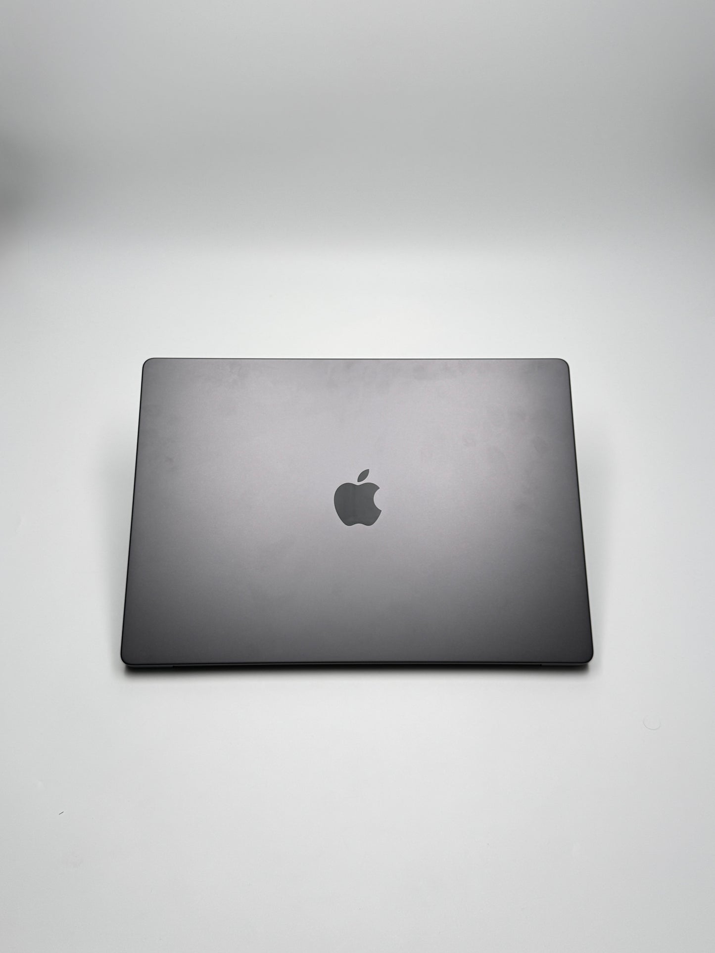 Apple MacBook Pro 16 Zoll | M3 Pro | 2023 | 1 TB SSD | 18 GB RAM | Space Schwarz