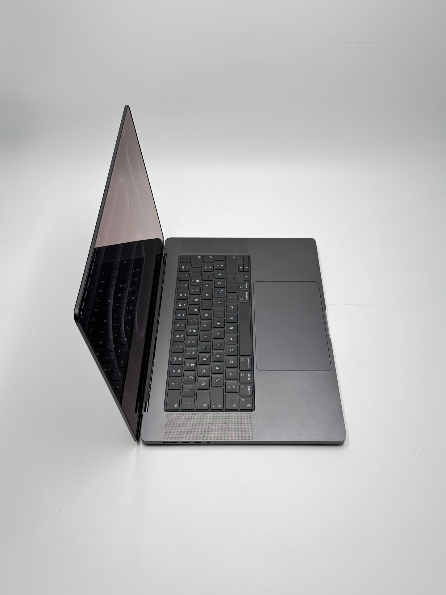 Apple MacBook Pro 16 Zoll | M3 Pro | 2023 | 1 TB SSD | 18 GB RAM | Space Schwarz