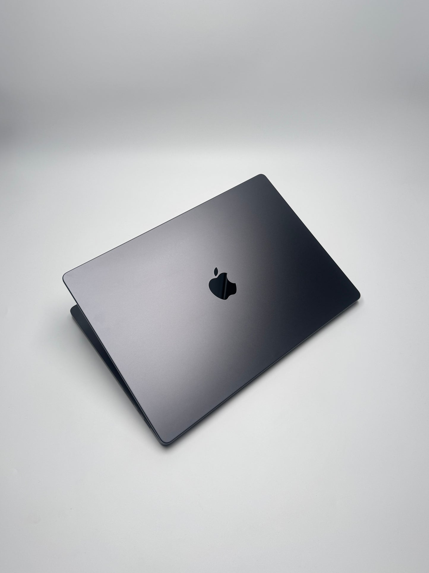 Apple MacBook Pro 16 Zoll | M3 Pro | 2023 | 1 TB SSD | 18 GB RAM | Space Schwarz