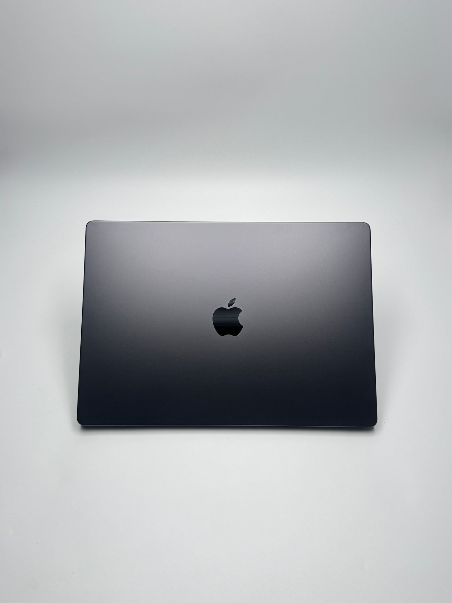 Apple MacBook Pro 16 Zoll | M3 Pro | 2023 | 1 TB SSD | 18 GB RAM | Space Schwarz