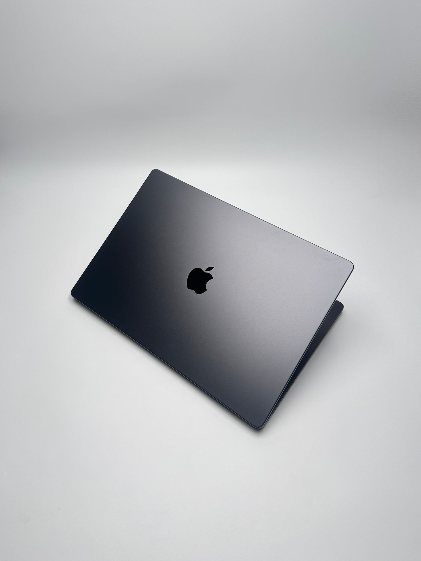 Apple MacBook Pro 16 Zoll | M3 Pro | 2023 | 1 TB SSD | 18 GB RAM | Space Schwarz