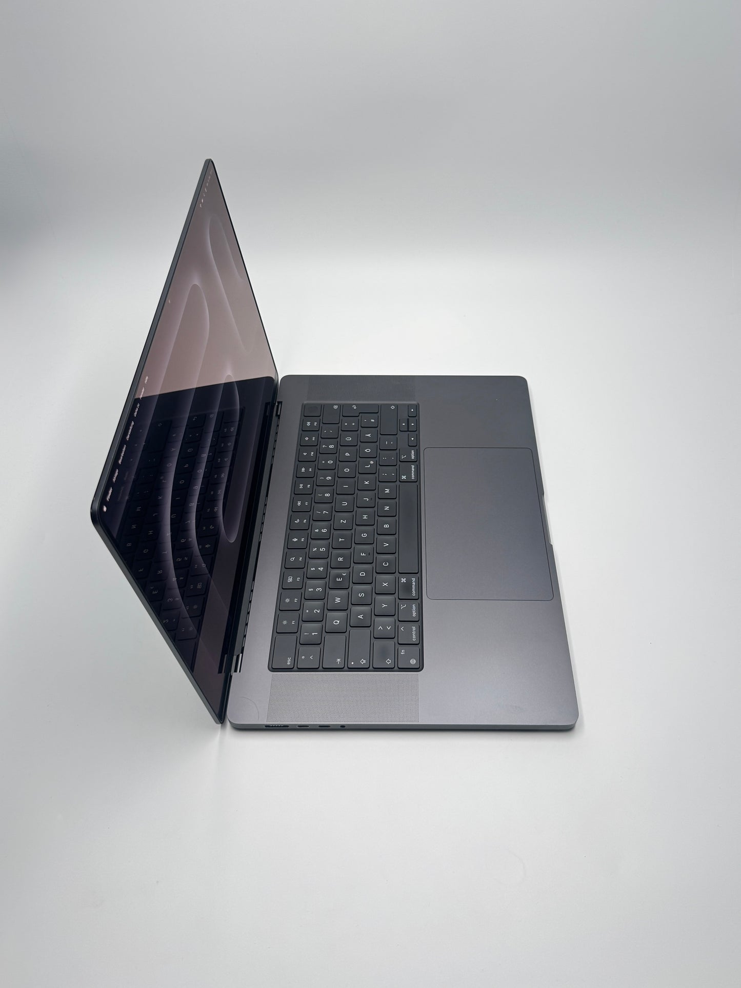 Apple MacBook Pro 16 Zoll | M3 Pro | 2023 | 1 TB SSD | 18 GB RAM | Space Schwarz