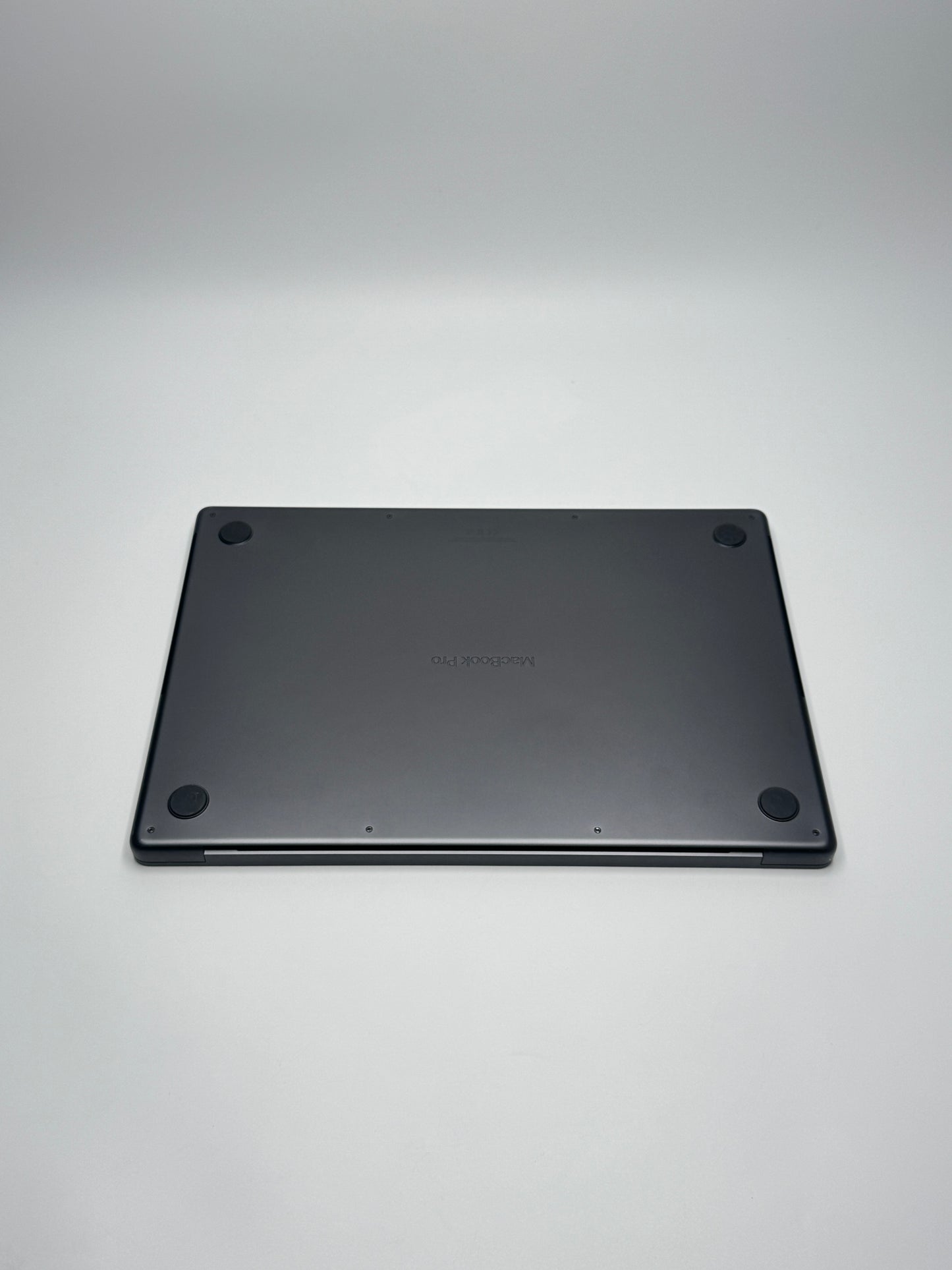 Apple MacBook Pro 16 Zoll | M3 Pro | 2023 | 1 TB SSD | 18 GB RAM | Space Schwarz