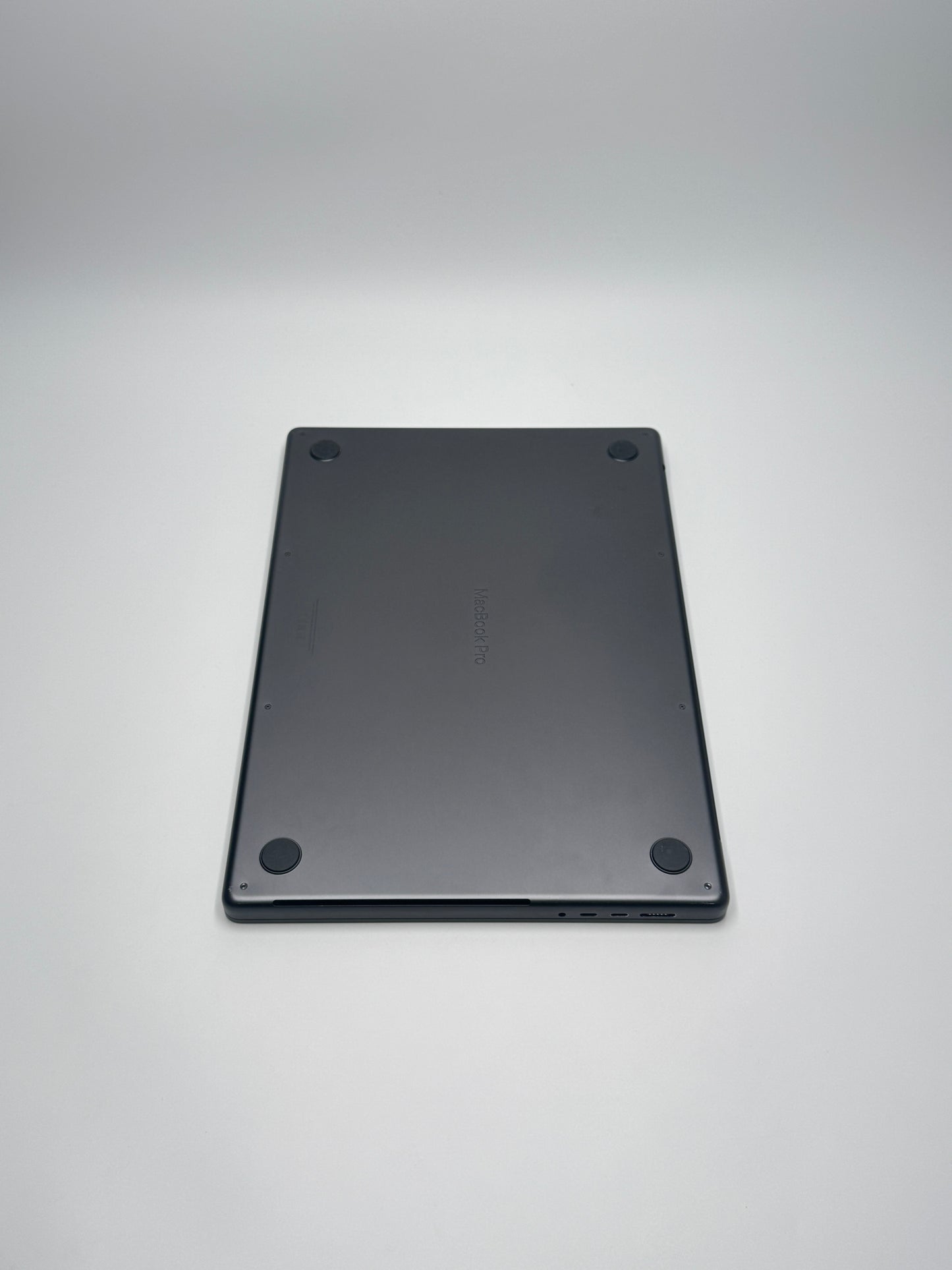 Apple MacBook Pro 16 Zoll | M3 Pro | 2023 | 1 TB SSD | 18 GB RAM | Space Schwarz