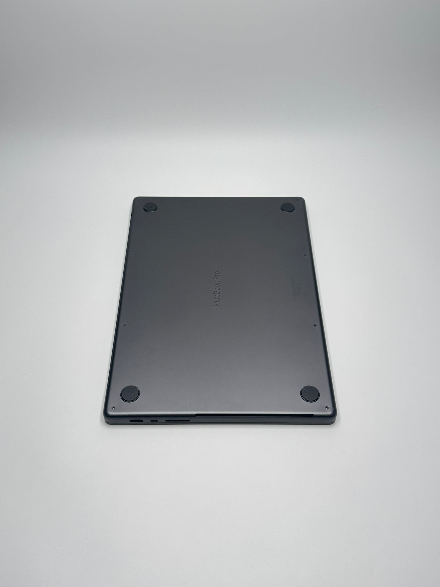 Apple MacBook Pro 16 Zoll | M3 Pro | 2023 | 1 TB SSD | 18 GB RAM | Space Schwarz