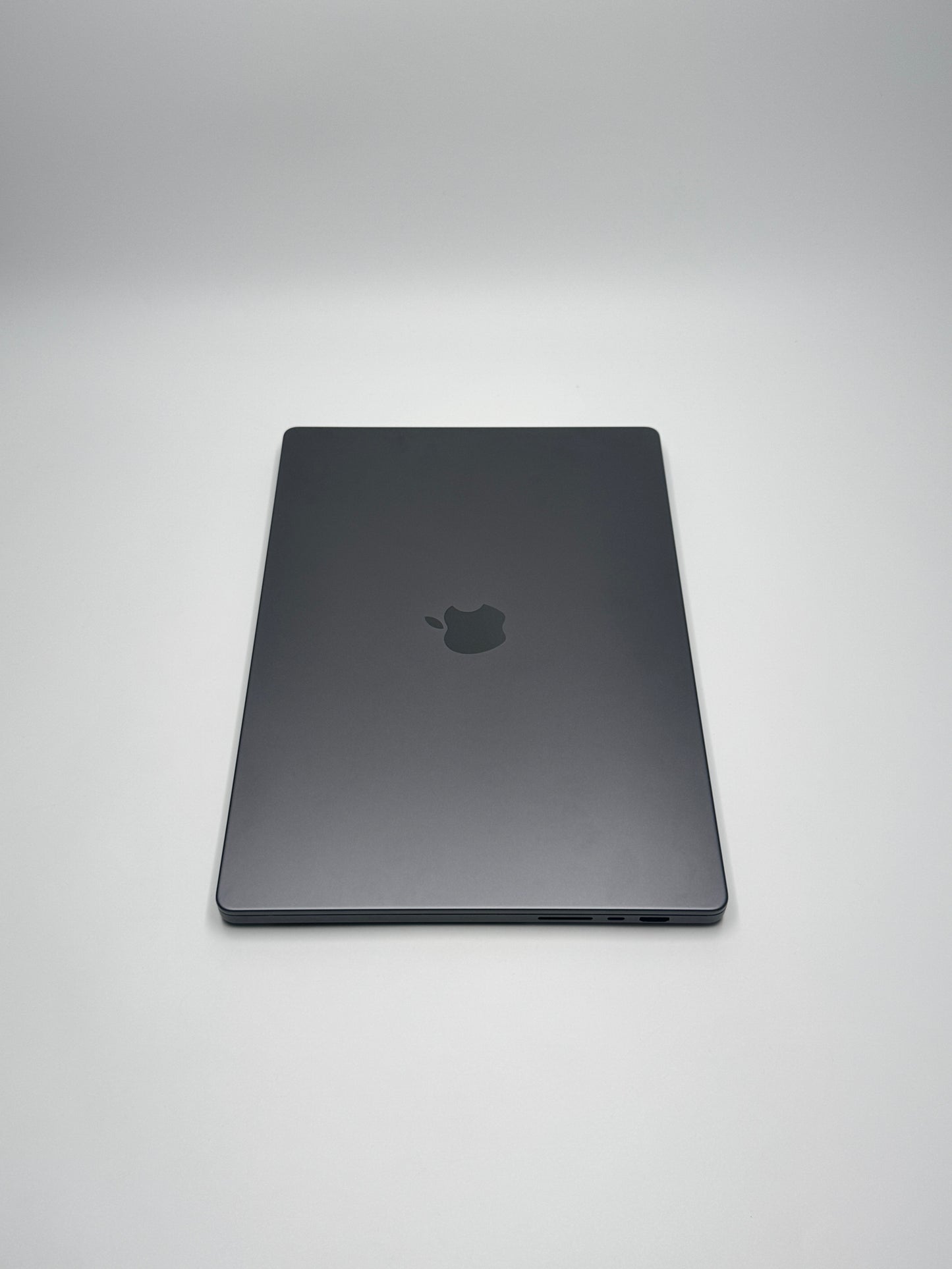 Apple MacBook Pro 16 Zoll | M3 Pro | 2023 | 1 TB SSD | 18 GB RAM | Space Schwarz